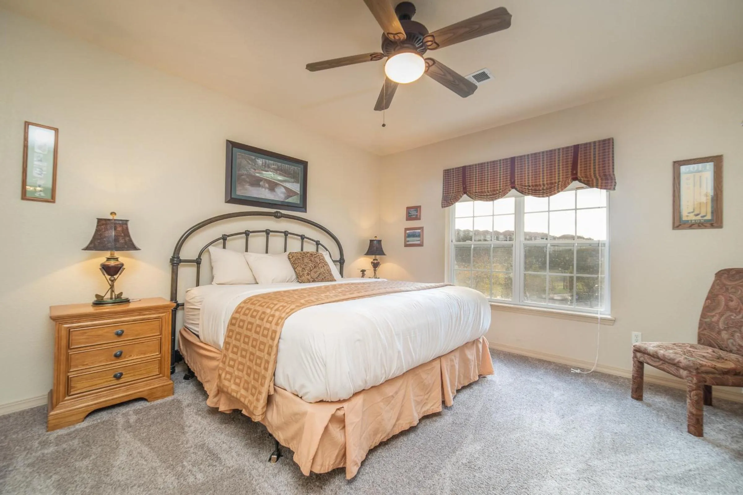 Bed in Links at Thousand Hills