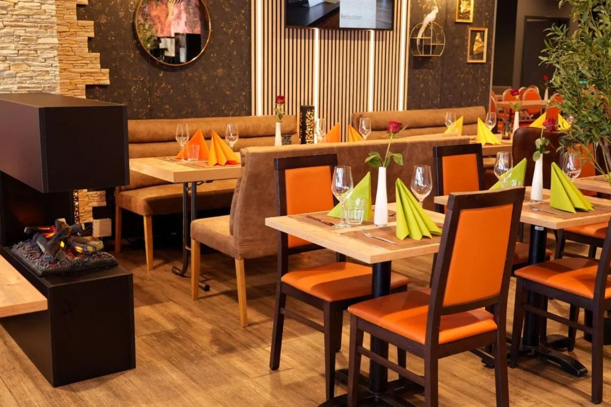 Restaurant/places to eat in Hotel Amper