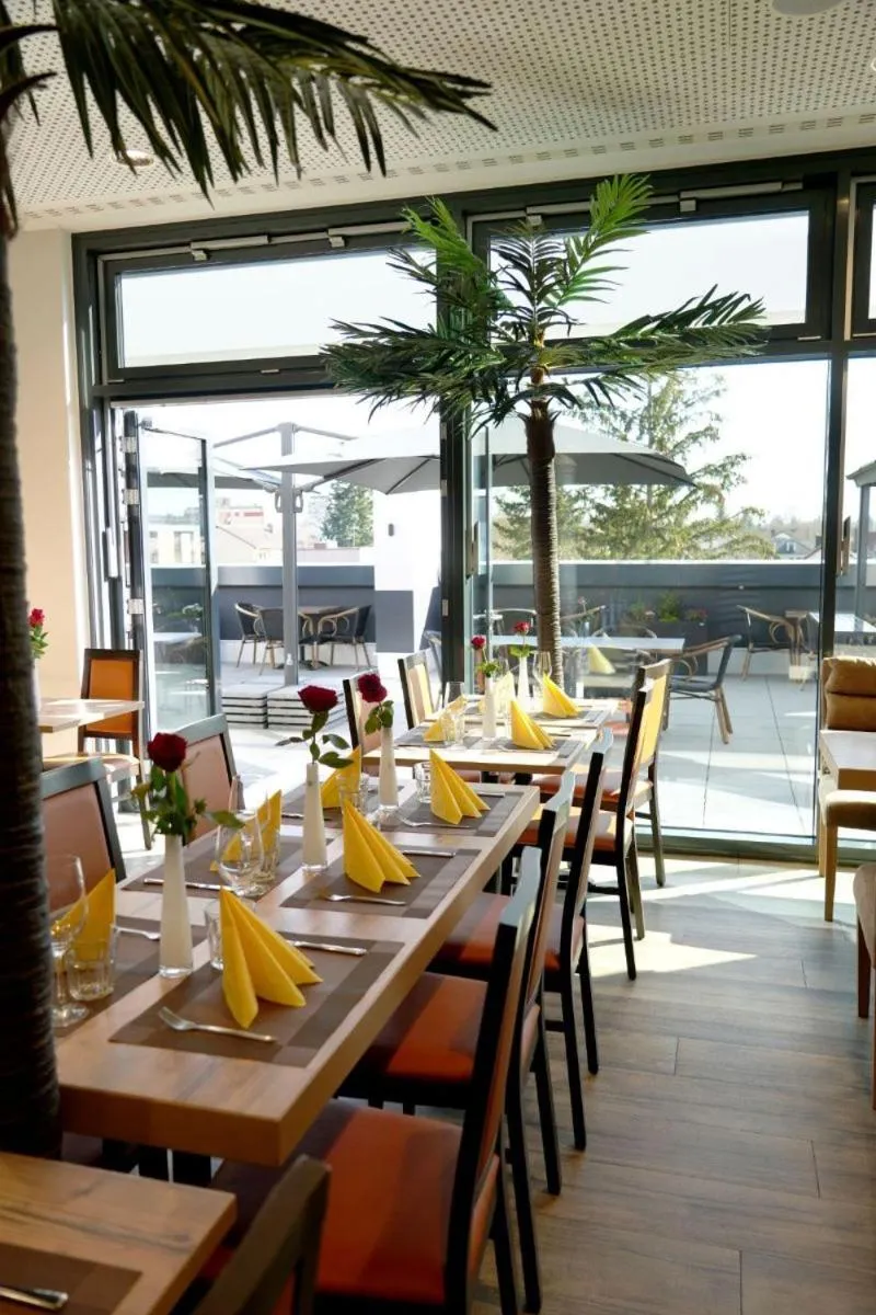 Restaurant/places to eat in Hotel Amper