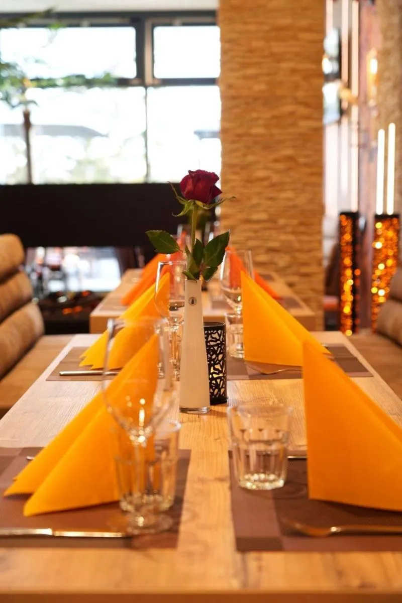 Restaurant/places to eat in Hotel Amper