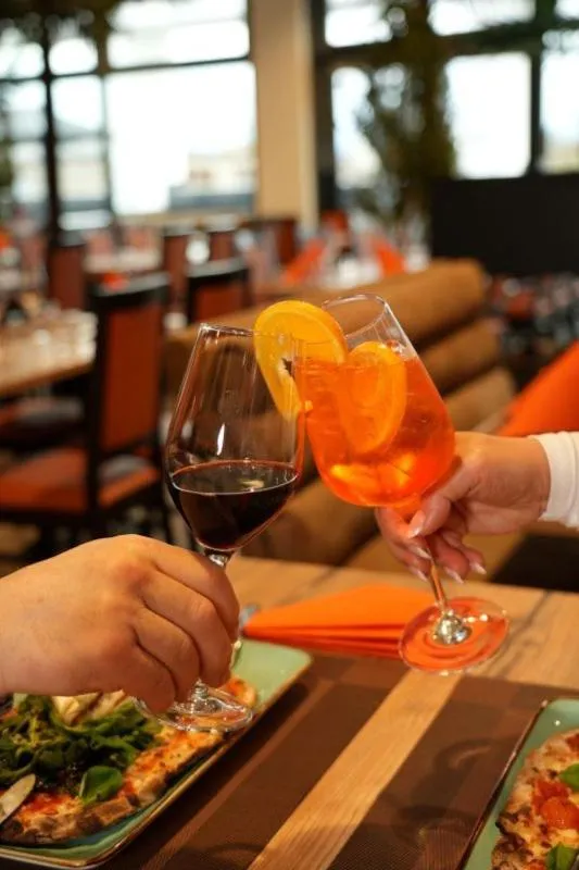 Restaurant/places to eat in Hotel Amper