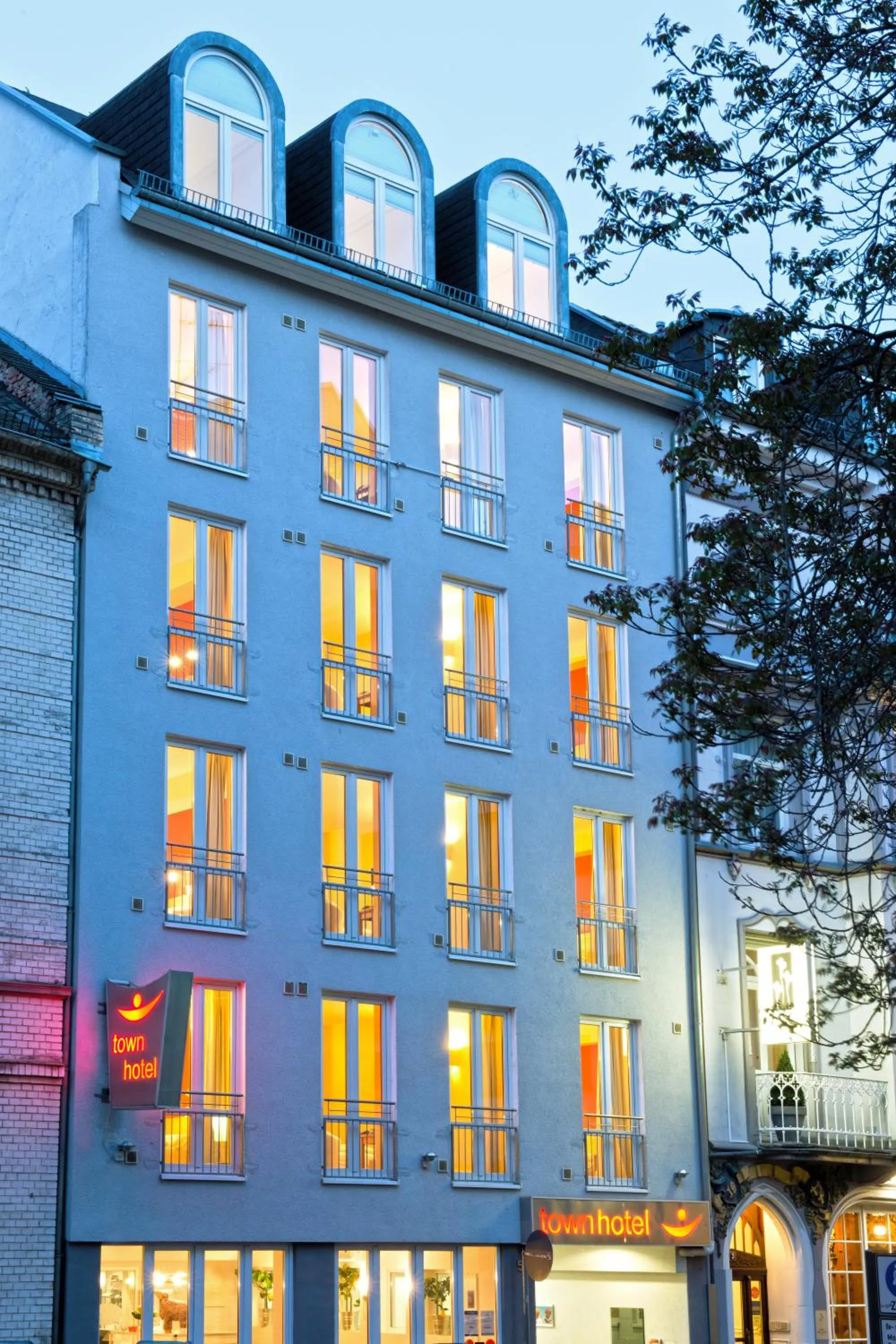 Facade/entrance in Town Hotel Wiesbaden - kleines Privathotel in Bestlage