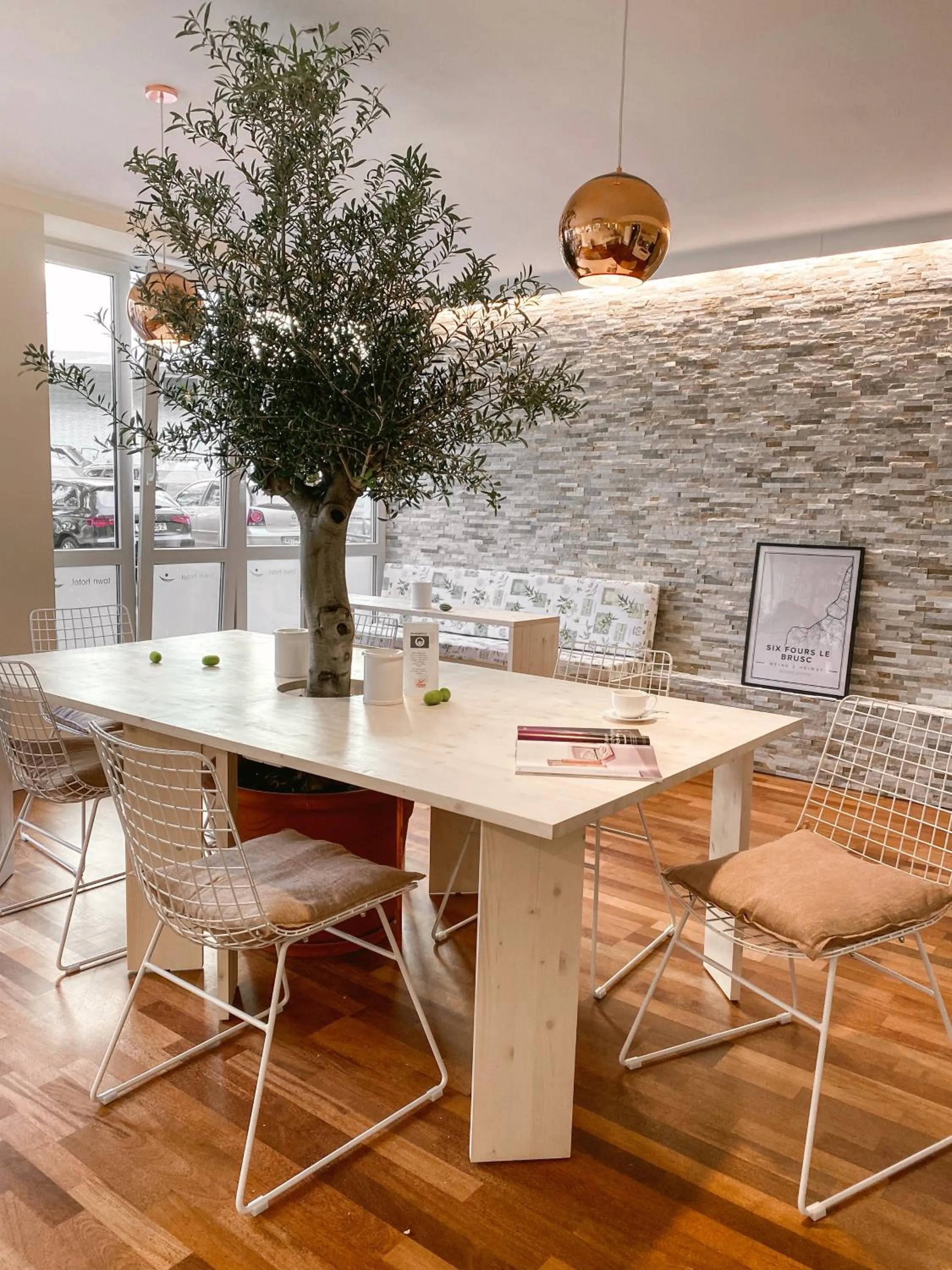 Communal lounge/ TV room in Town Hotel Wiesbaden - kleines Privathotel in Bestlage