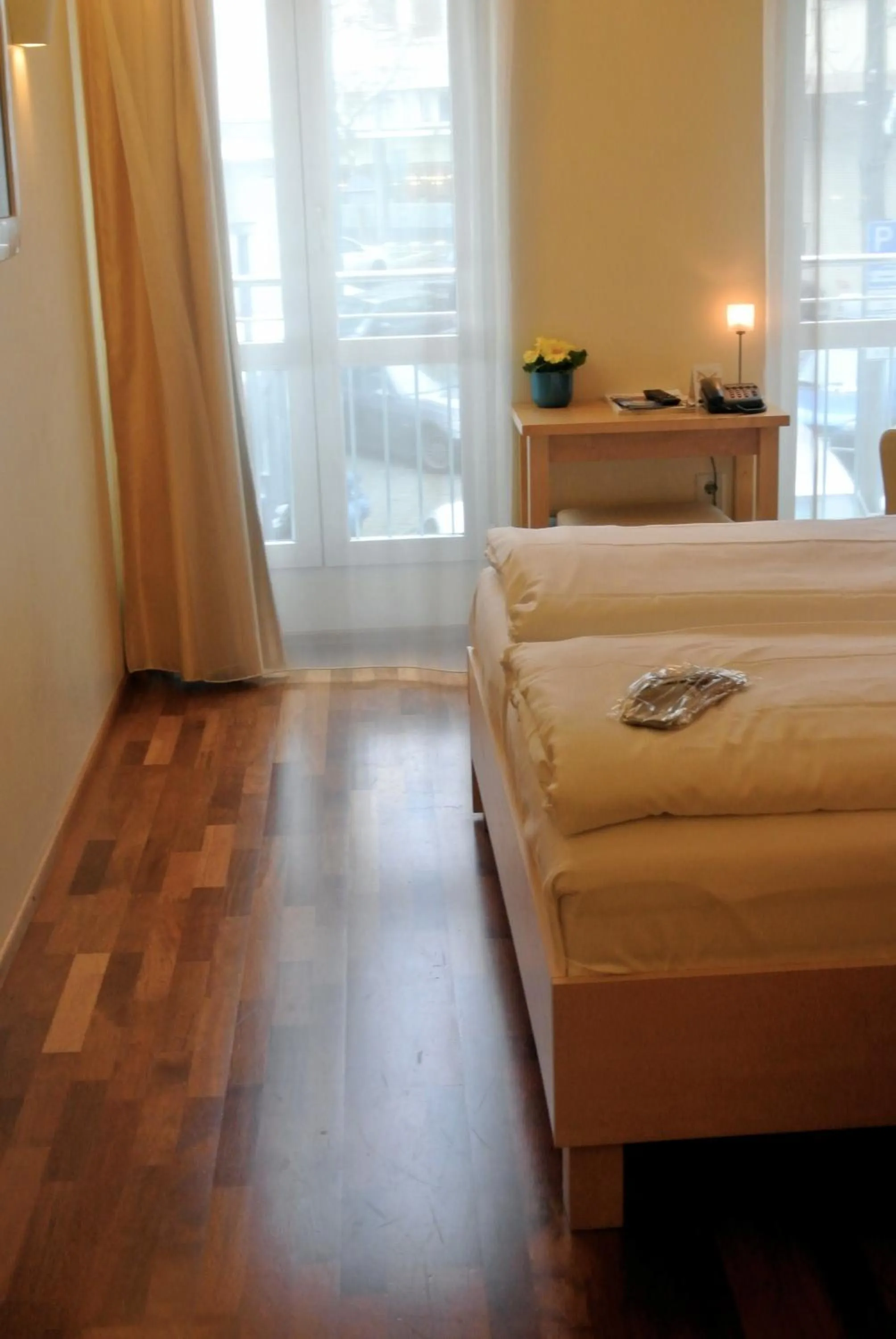 Bed in Town Hotel Wiesbaden - kleines Privathotel in Bestlage