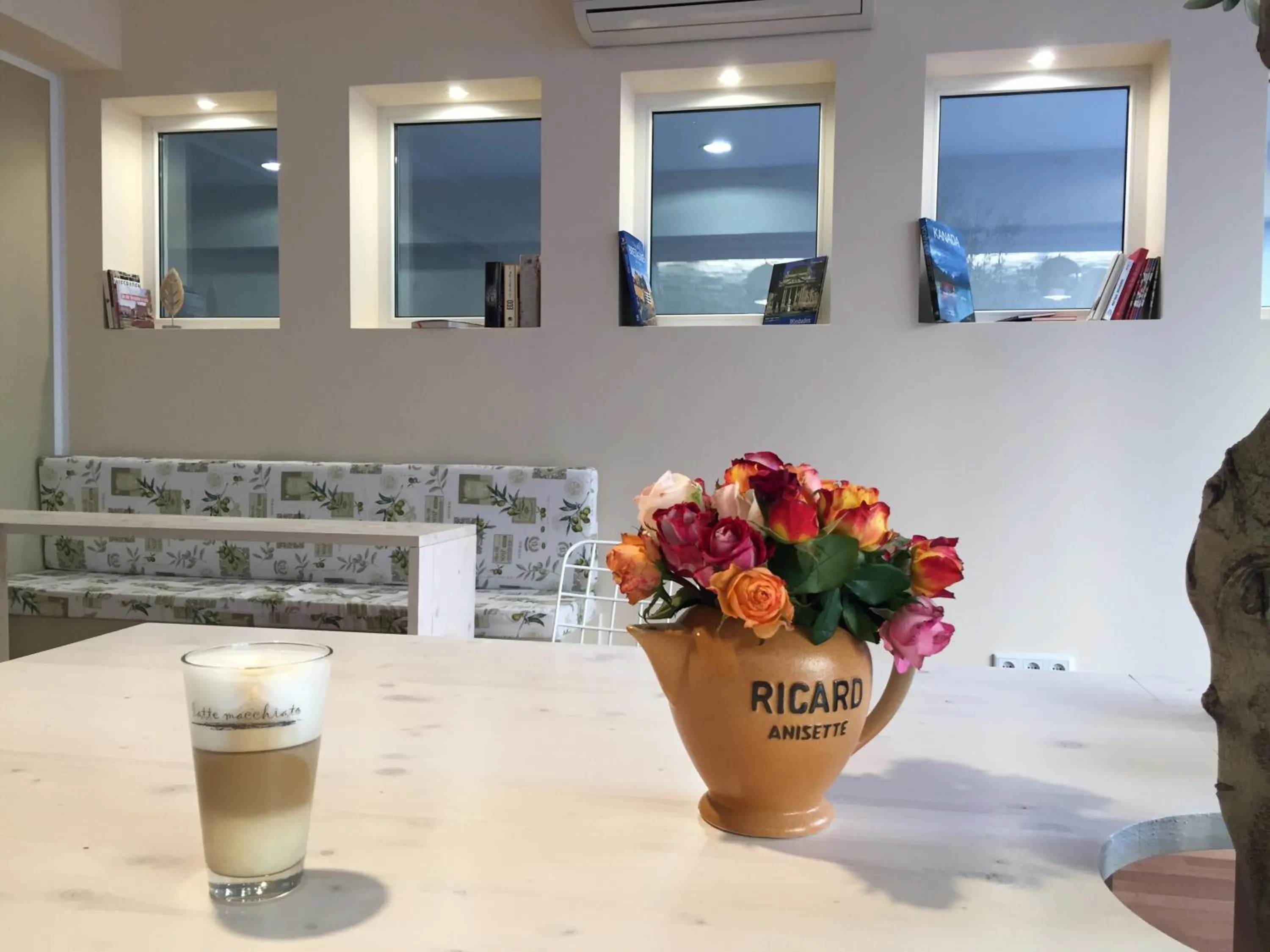 Lounge or bar in Town Hotel Wiesbaden - kleines Privathotel in Bestlage