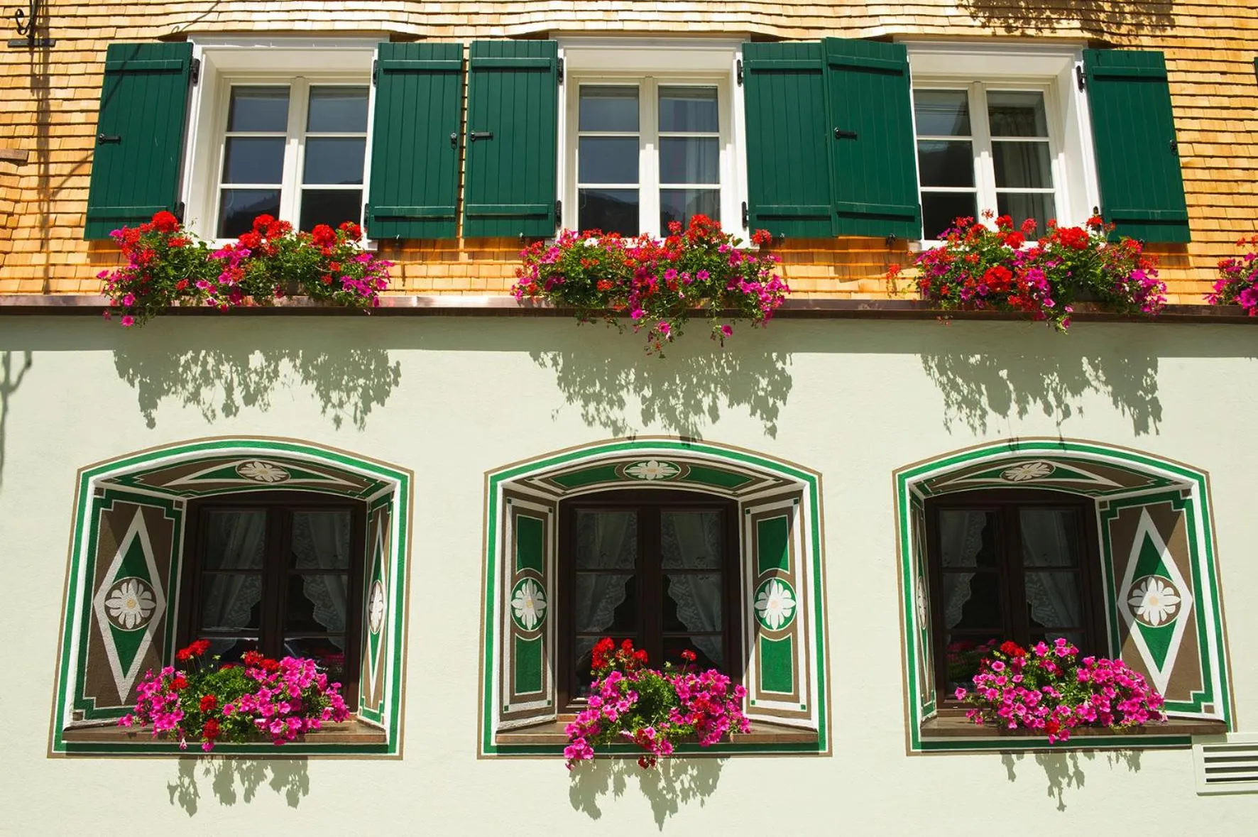 Facade/entrance in die Krone von Lech - Romantikhotel - Luxushotel in bester Lage