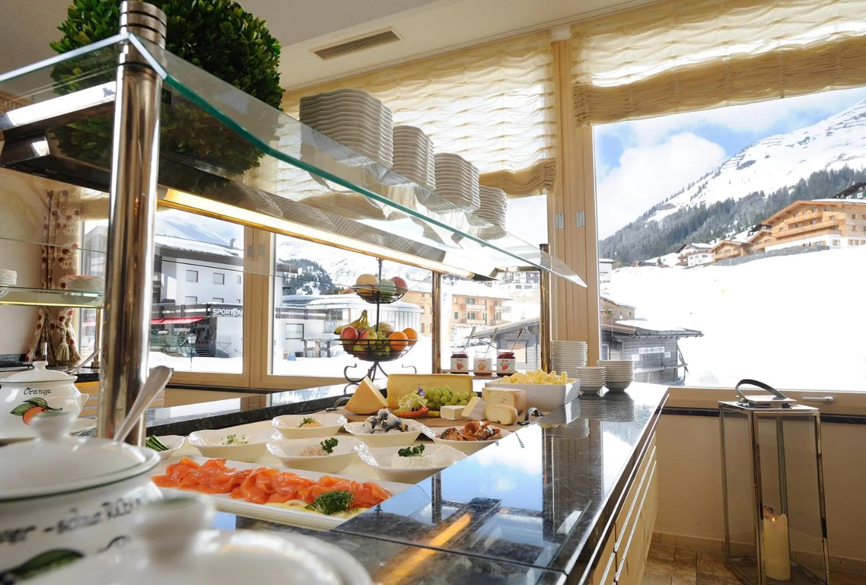 Buffet breakfast in die Krone von Lech - Romantikhotel - Luxushotel in bester Lage