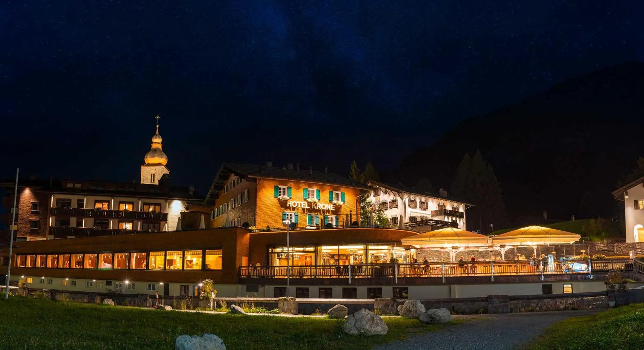 Property building in die Krone von Lech - Romantikhotel - Luxushotel in bester Lage