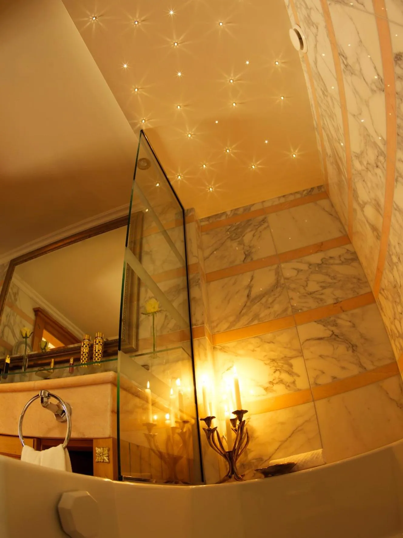 Bathroom in die Krone von Lech - Romantikhotel - Luxushotel in bester Lage