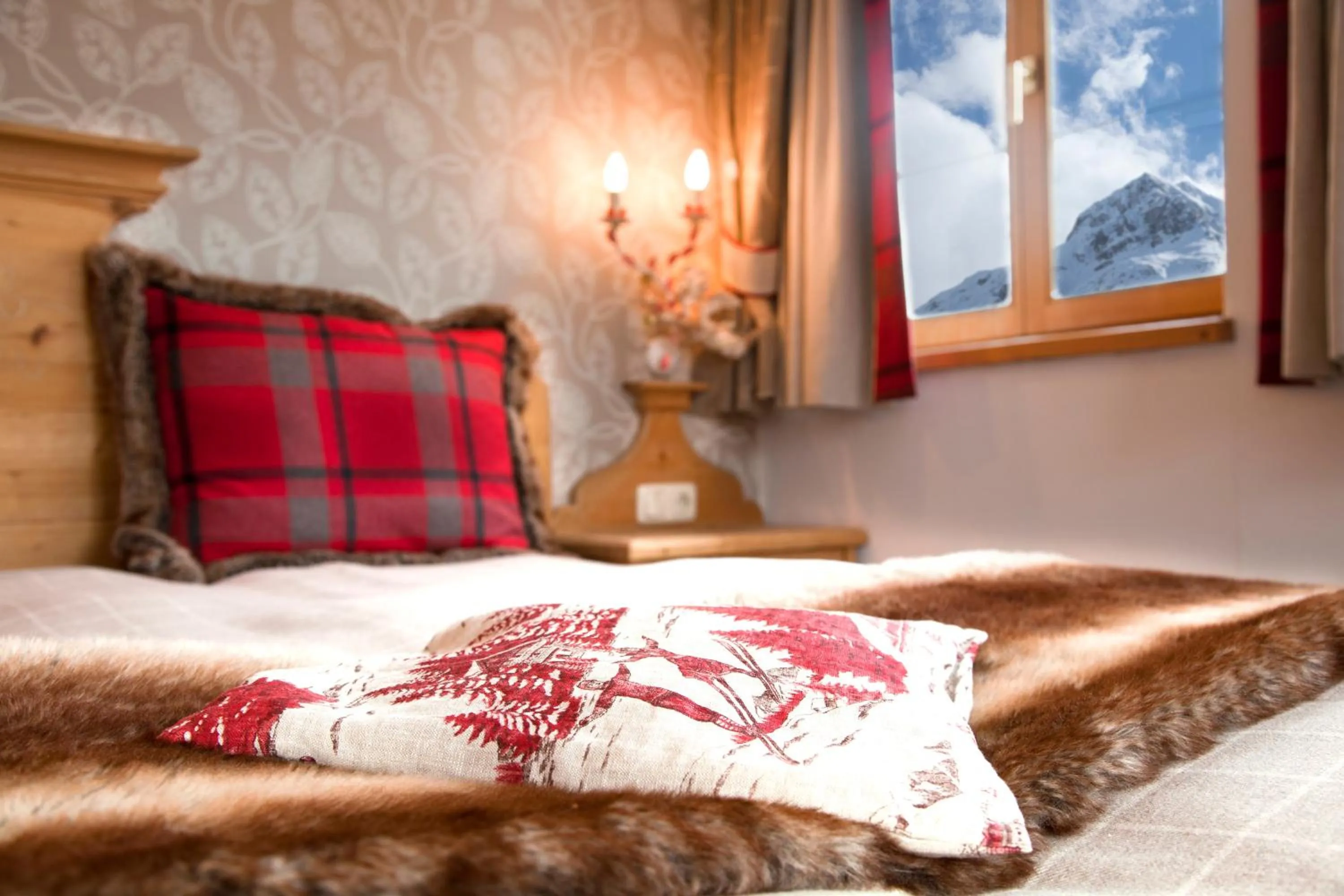 Bed in die Krone von Lech - Romantikhotel - Luxushotel in bester Lage