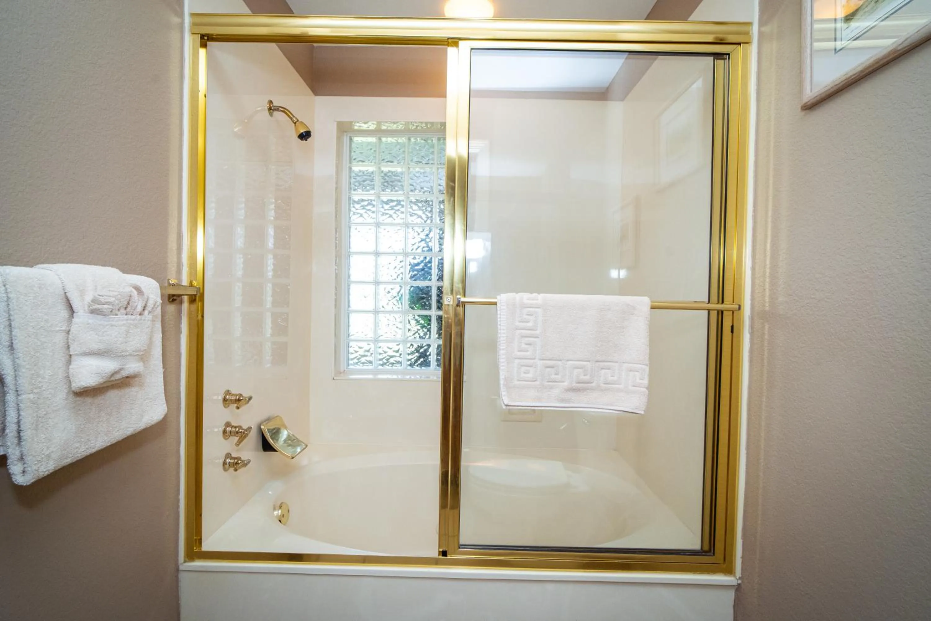 Shower in Legacy at Thousand Hills