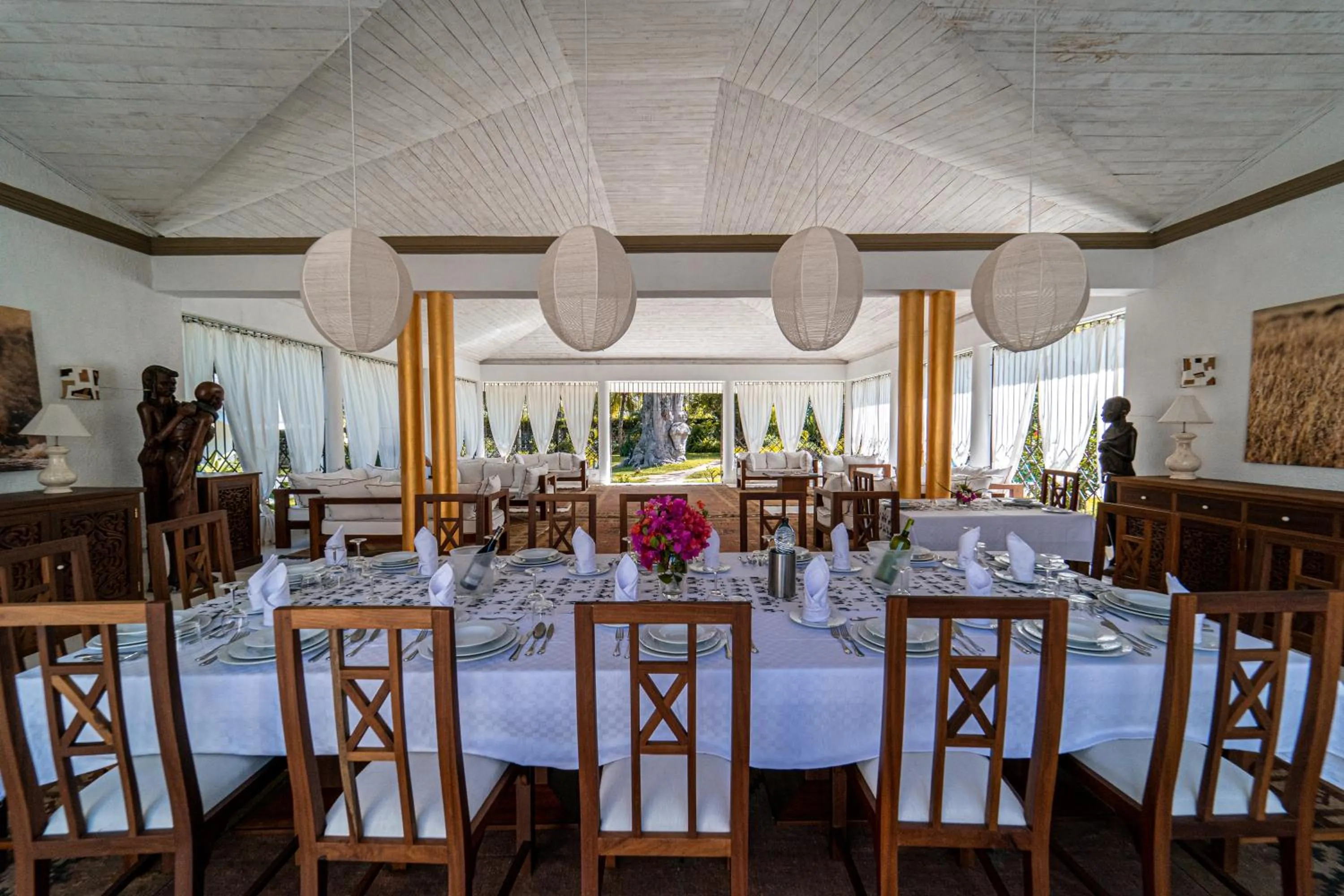 Restaurant/places to eat in Nyumba Ya Mbuyu