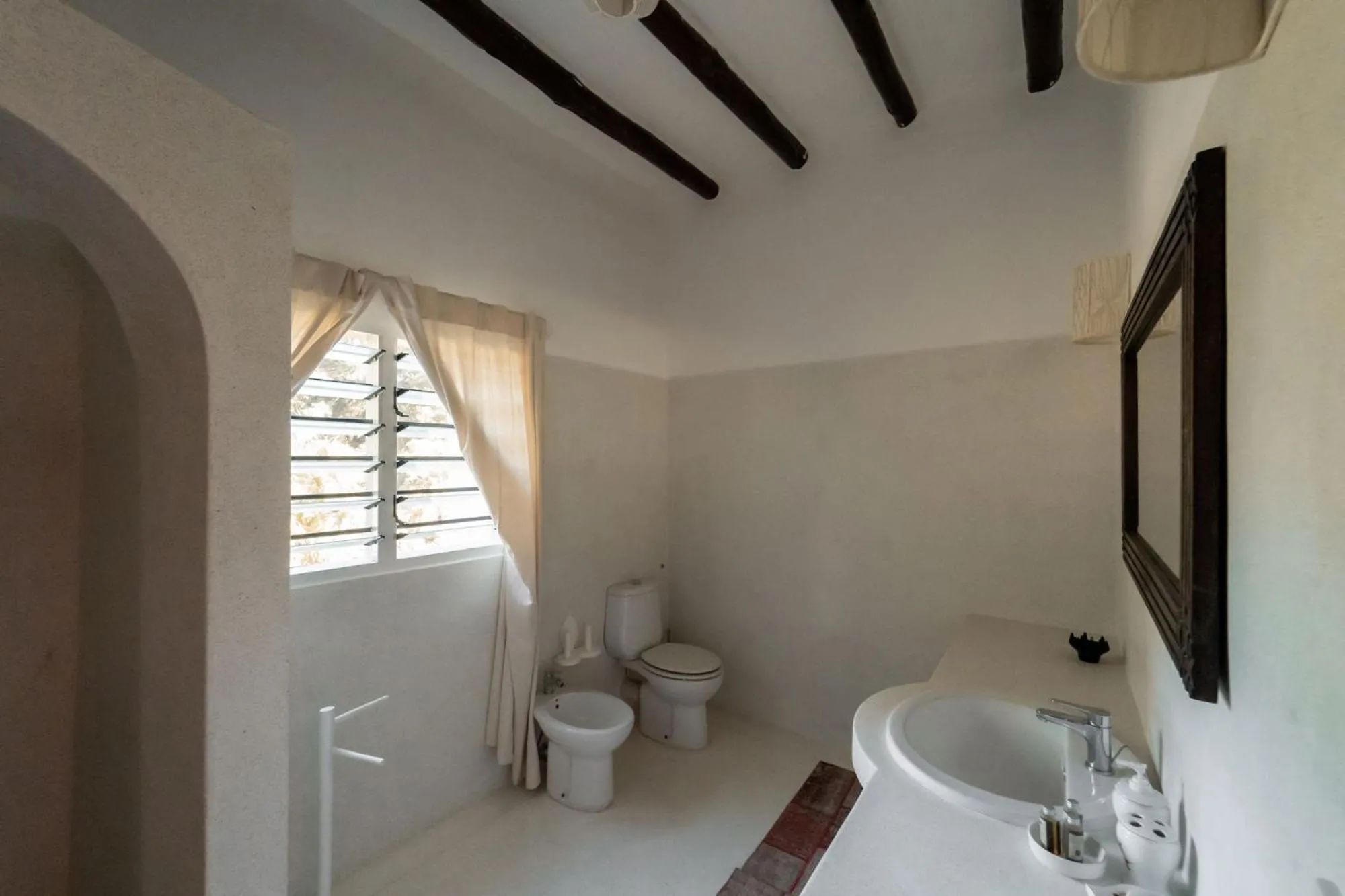 Bathroom, Bed in Nyumba Ya Mbuyu