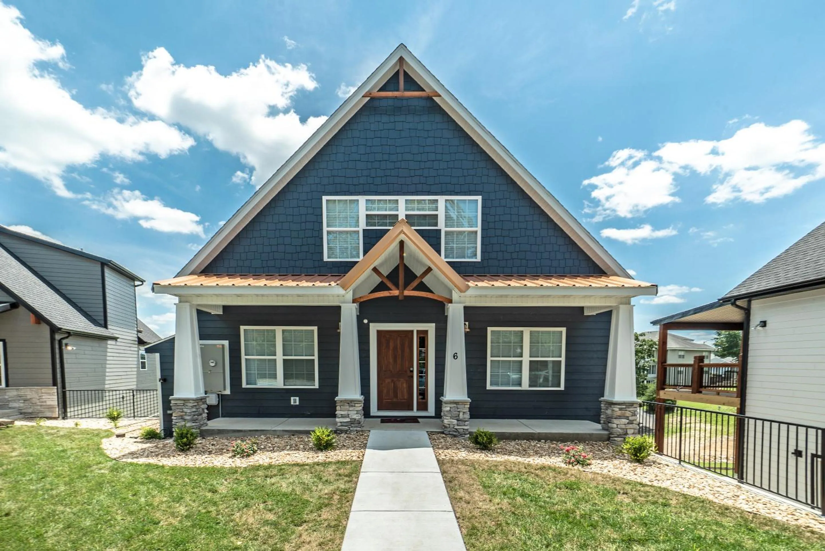 Property building in Reunion Lodges at Thousand Hills