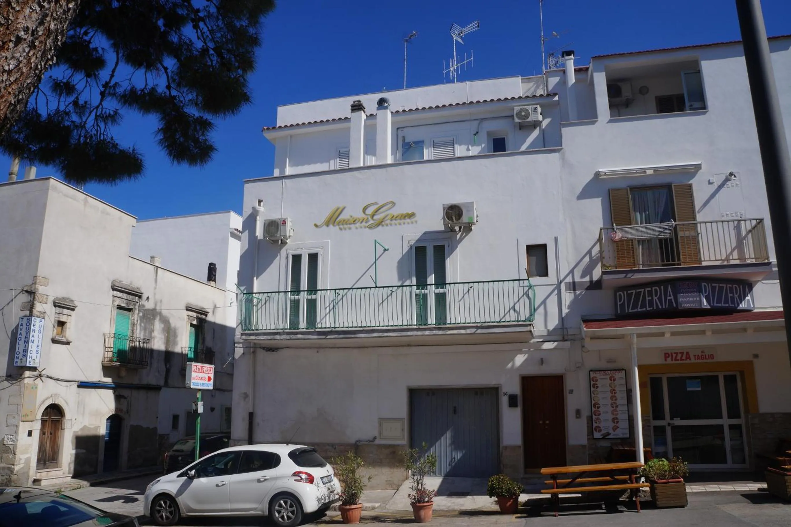 Property building in B&B Maison Grace