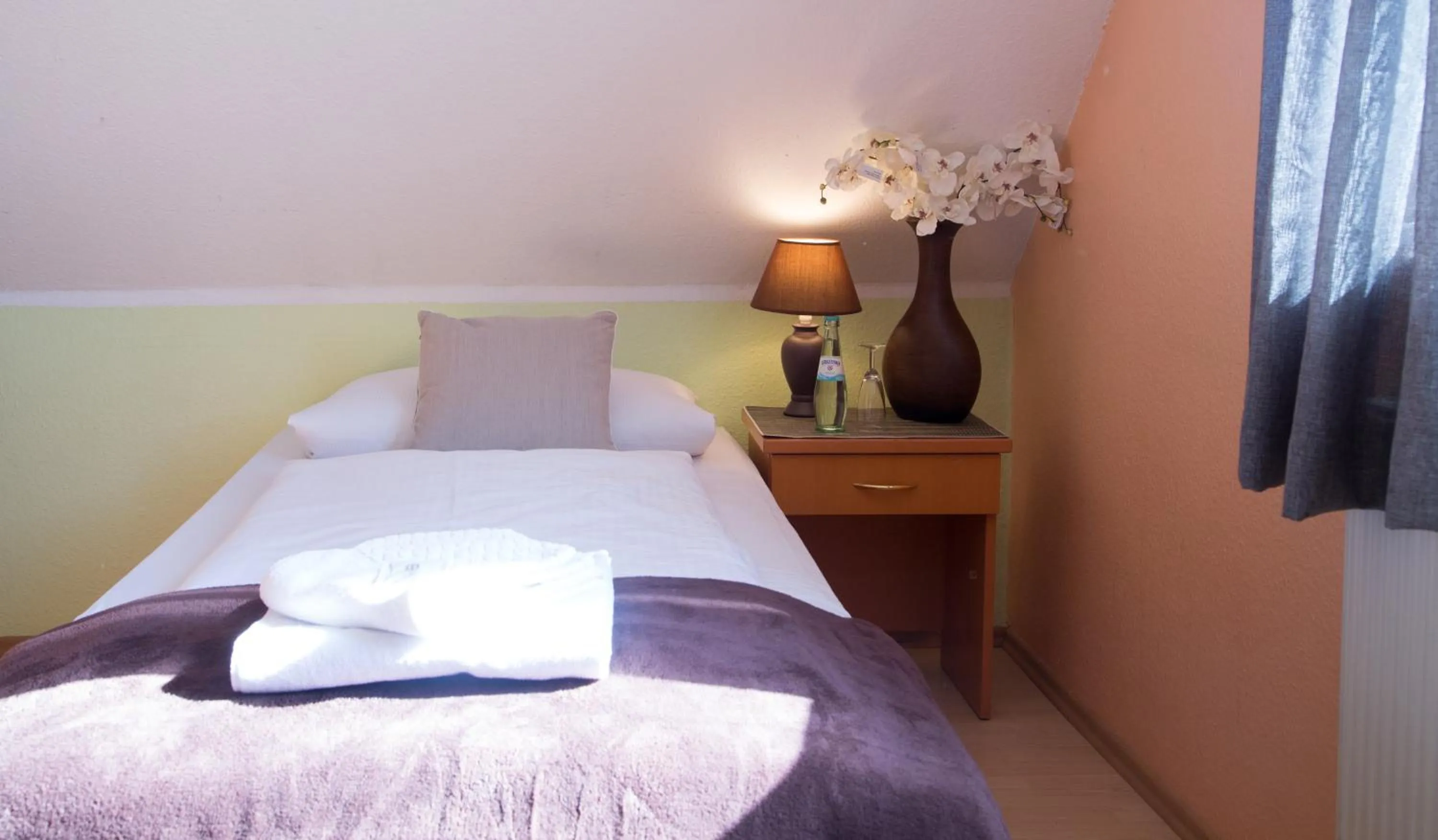 Bedroom, Bed in Garni Hotel Rödelheimer Hof