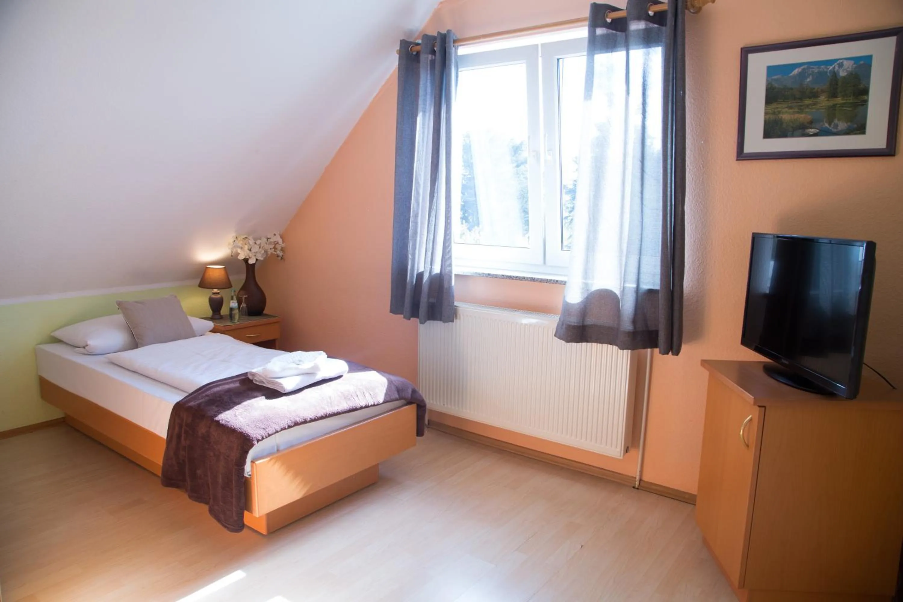 Bedroom, Bed in Garni Hotel Rödelheimer Hof