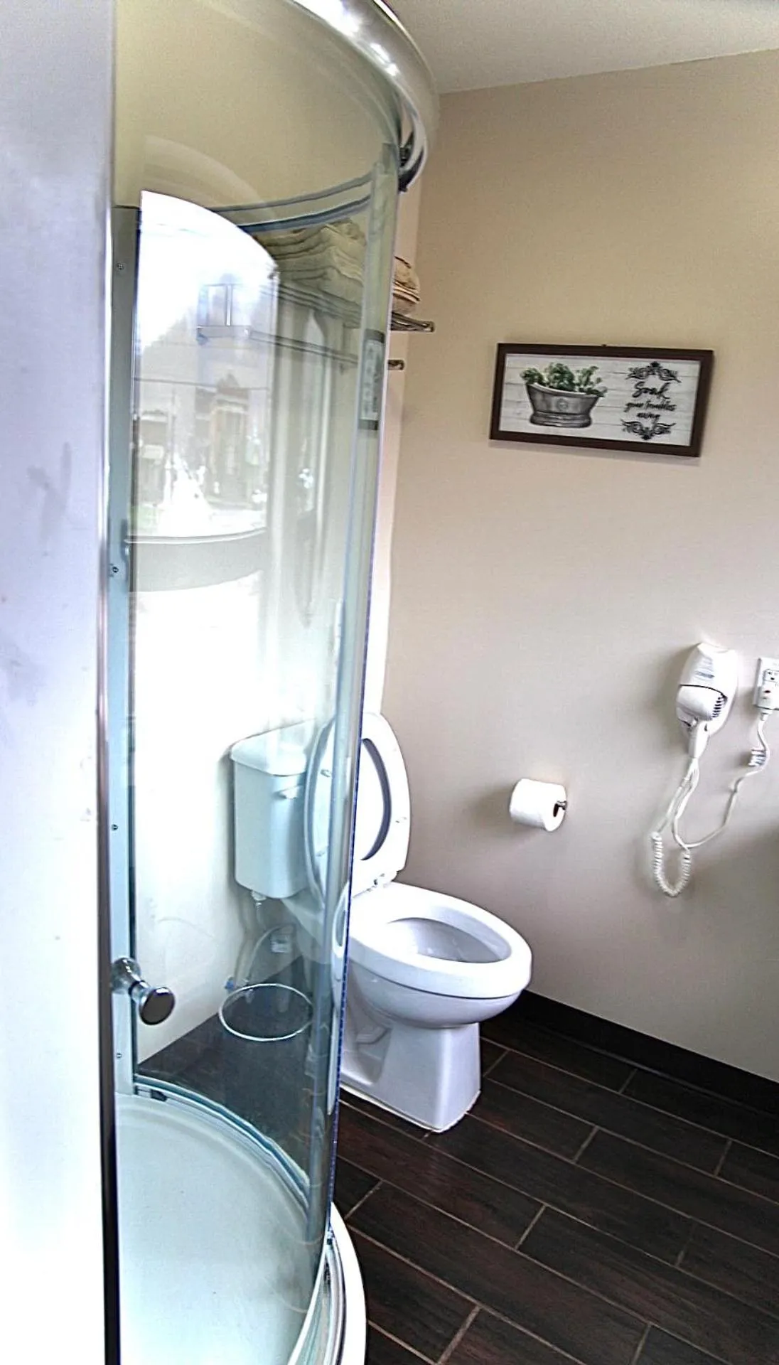 Bathroom in Pine Mountain Inn