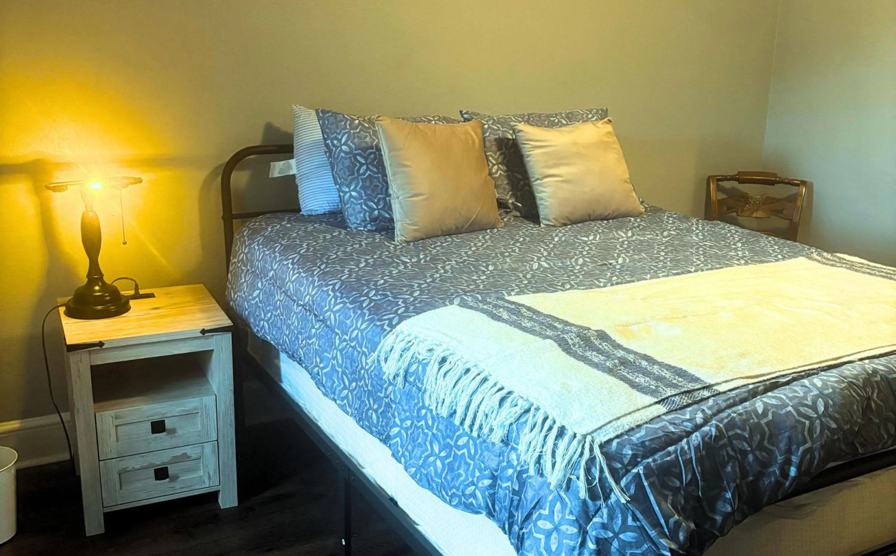 Bed in Pine Mountain Inn