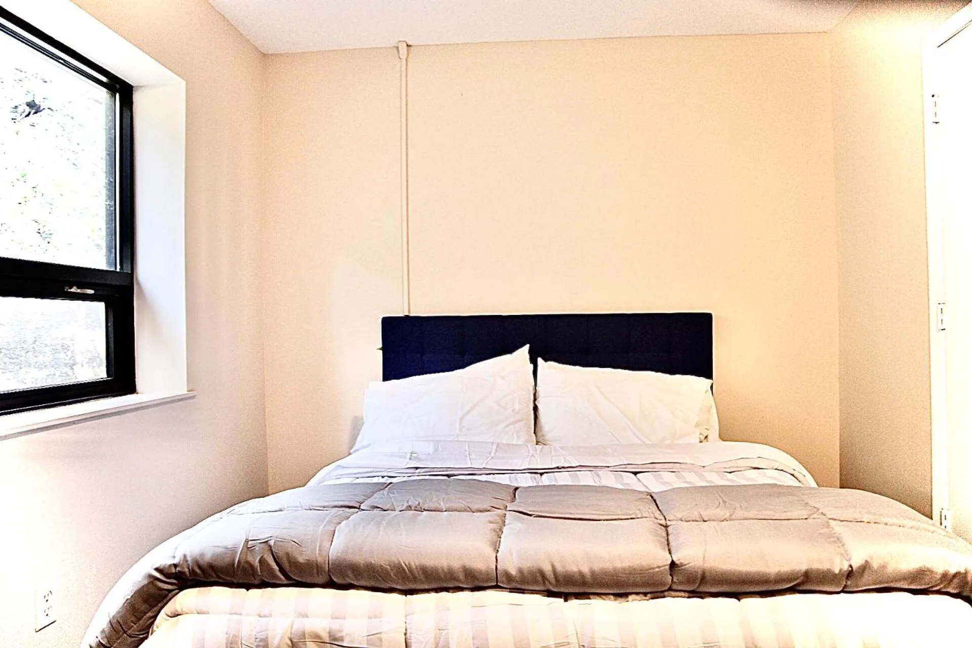 Bed in Pine Mountain Inn