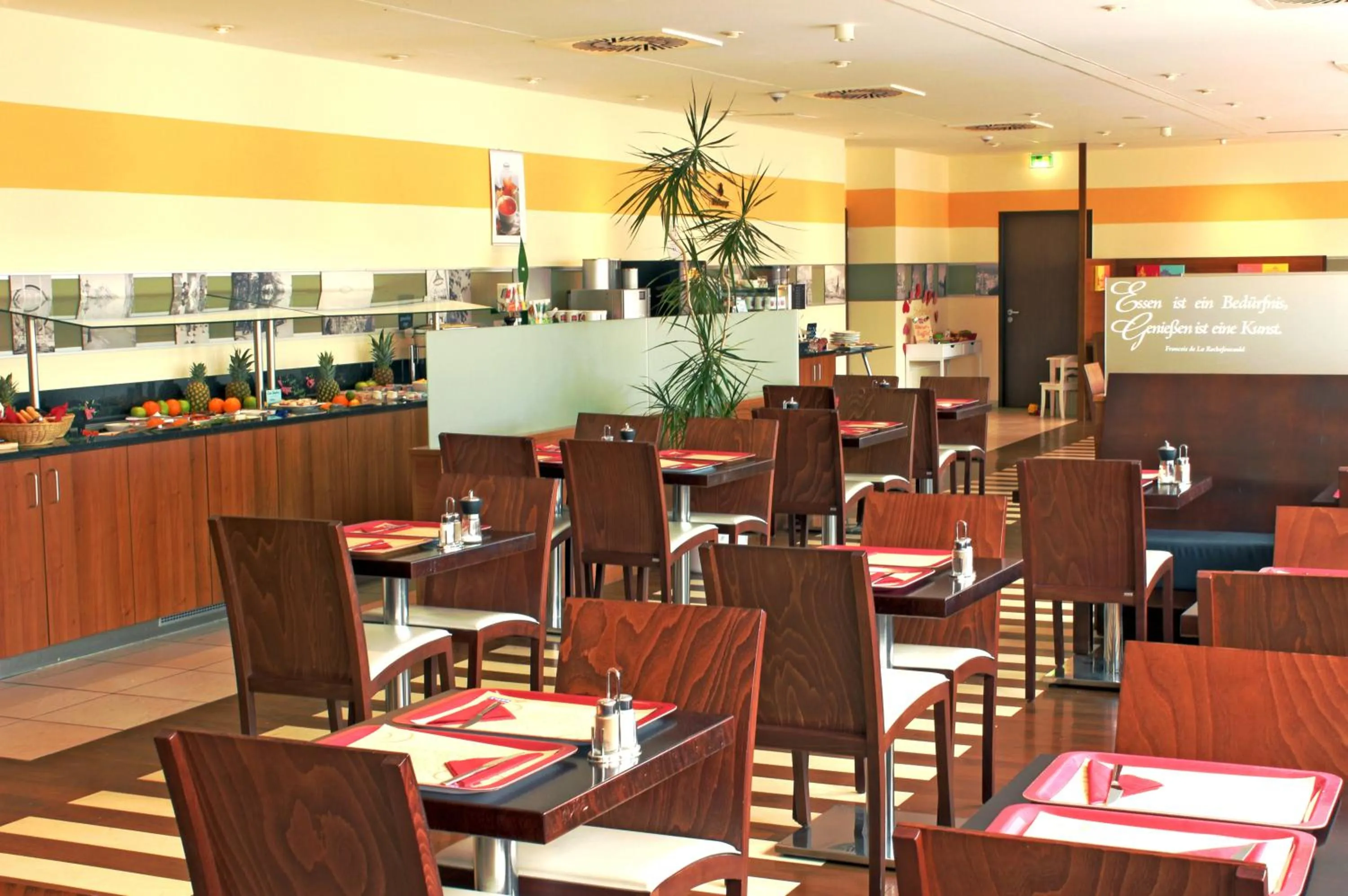 Restaurant/places to eat in Star G Hotel München Schwabing