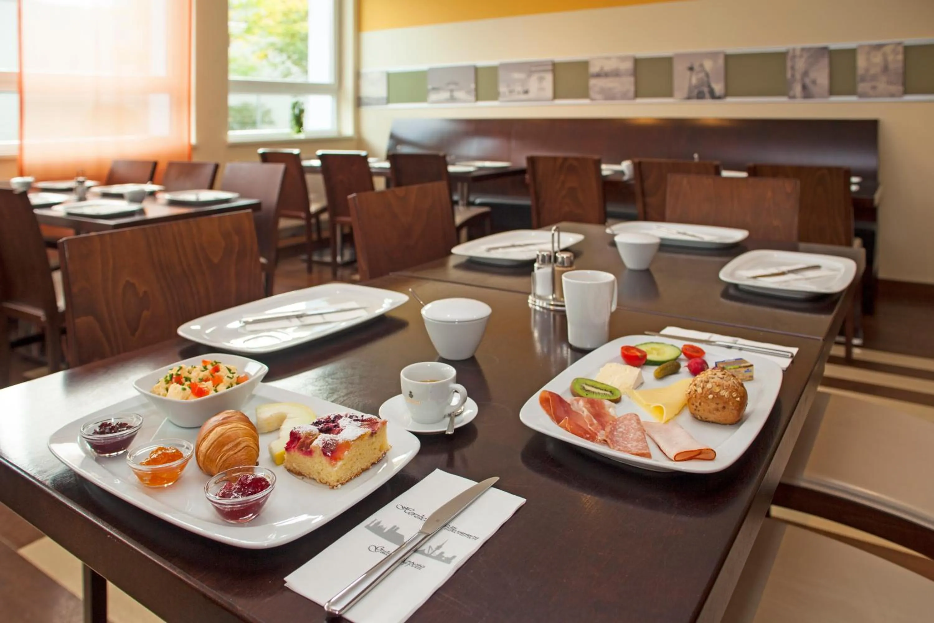 Restaurant/places to eat in Star G Hotel München Schwabing