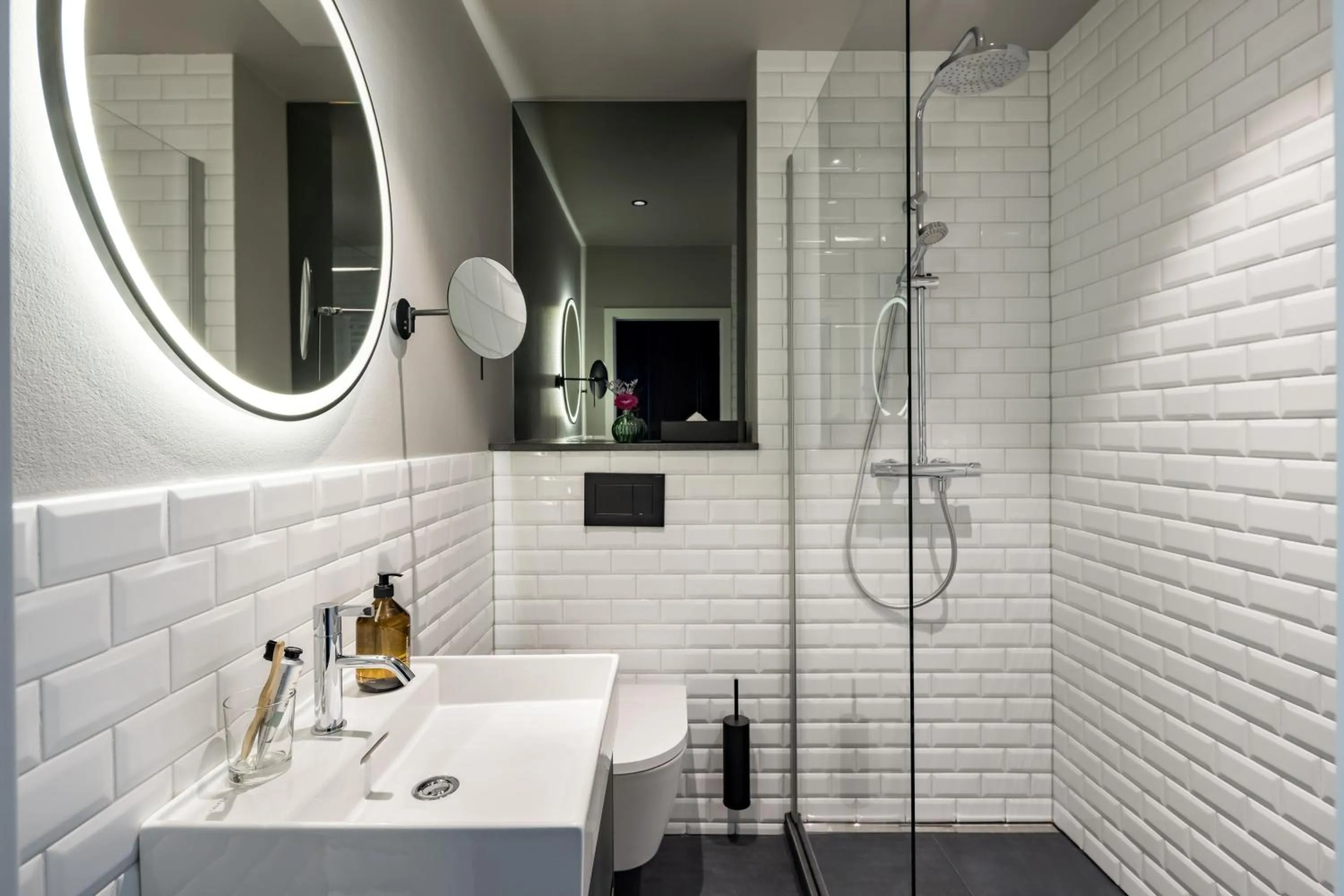 Shower in Hotel AMANO Düsseldorf