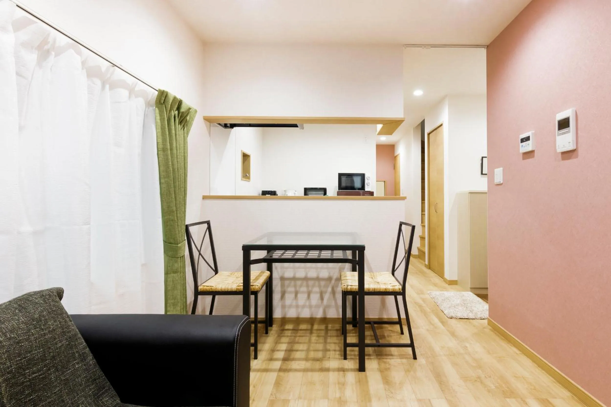 Crescent Moon Nakanoshimbashi