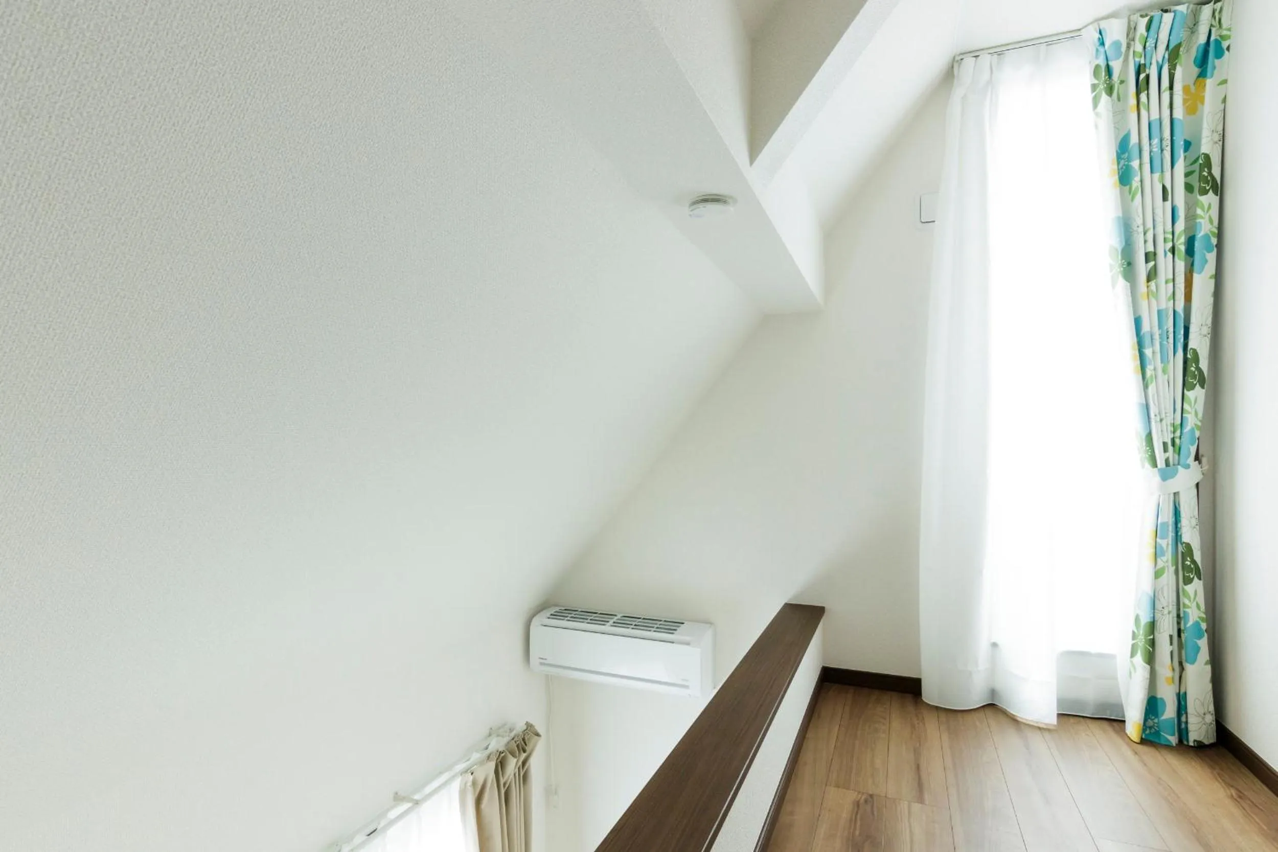 Crescent Moon Nakanoshimbashi