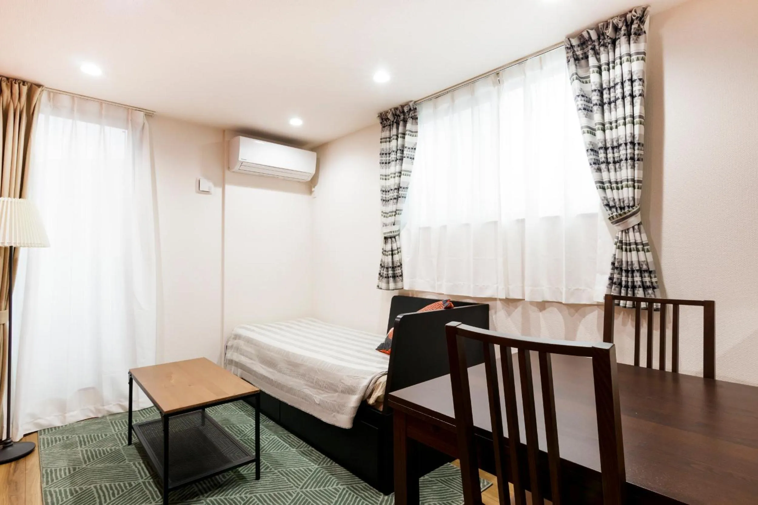 Bed in Crescent Moon Nakanoshimbashi