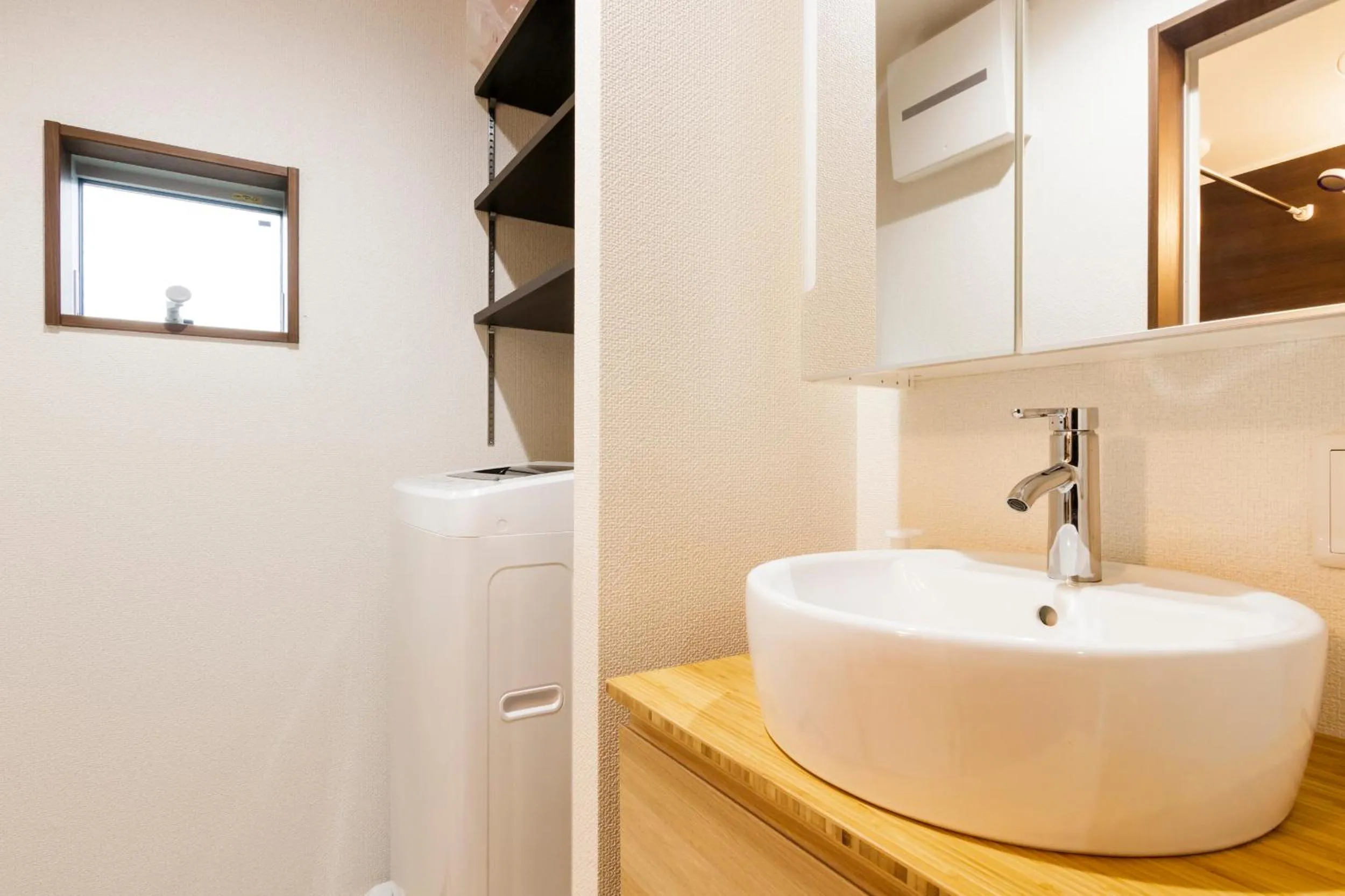 Crescent Moon Nakanoshimbashi