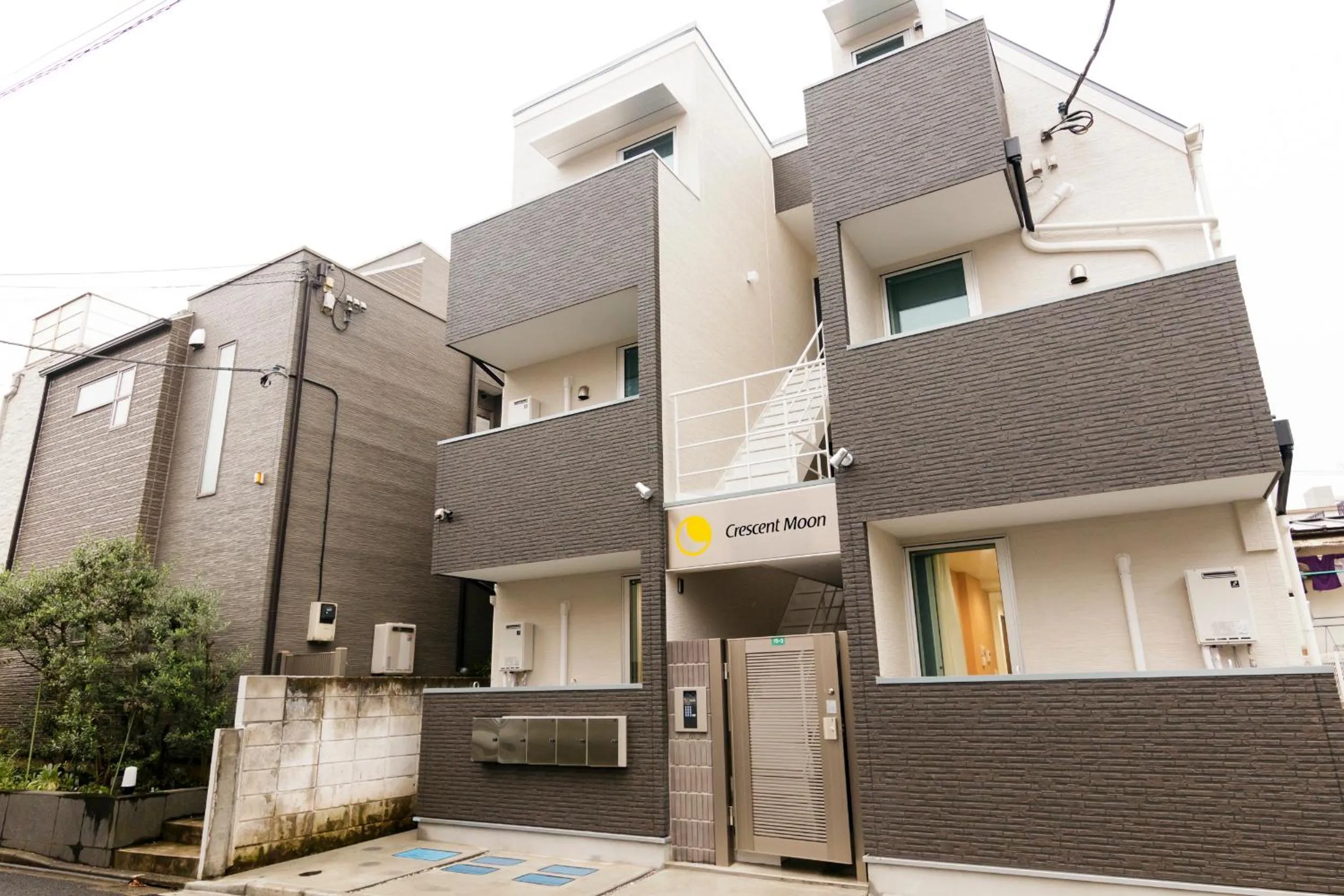 Crescent Moon Nakanoshimbashi