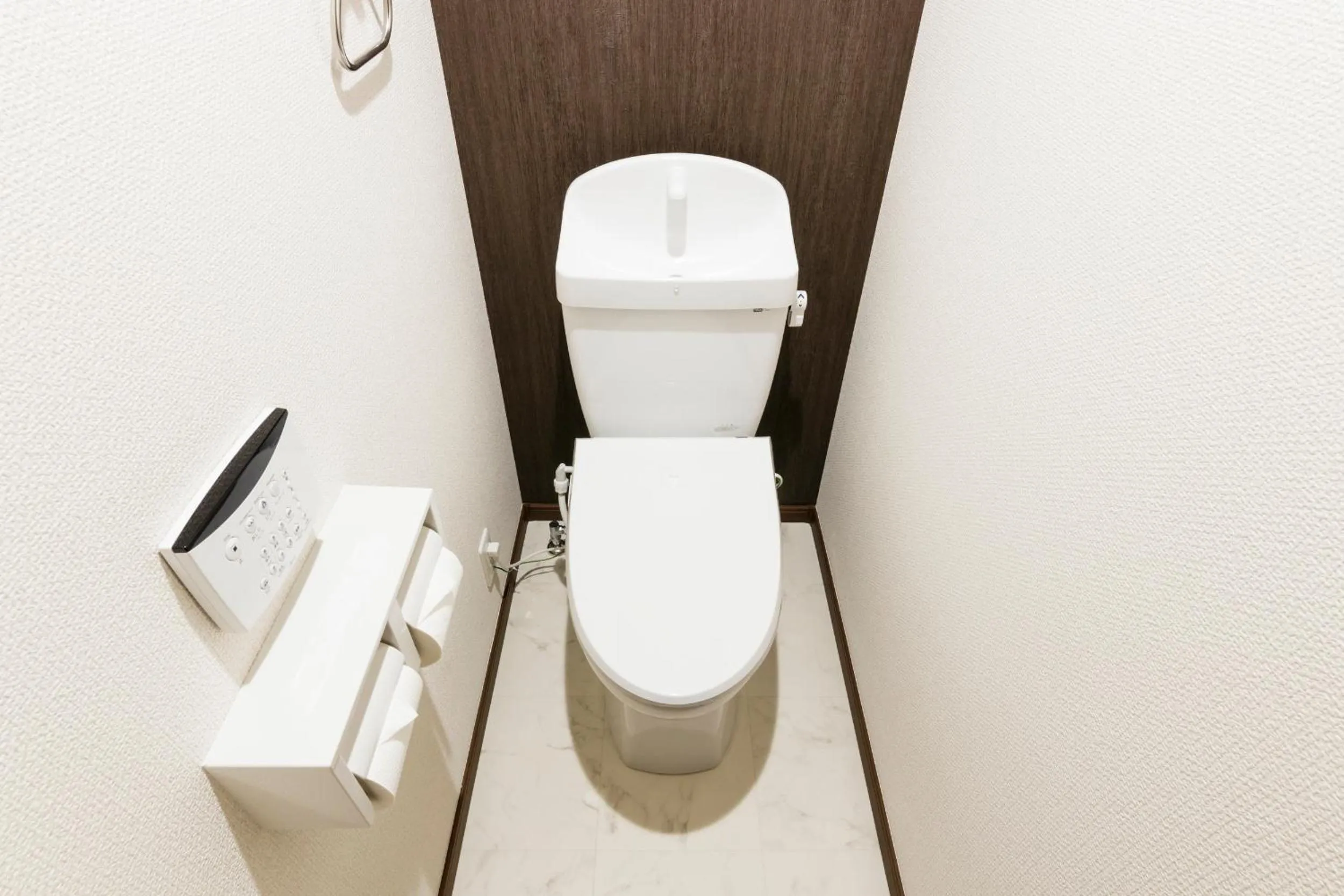 Crescent Moon Nakanoshimbashi