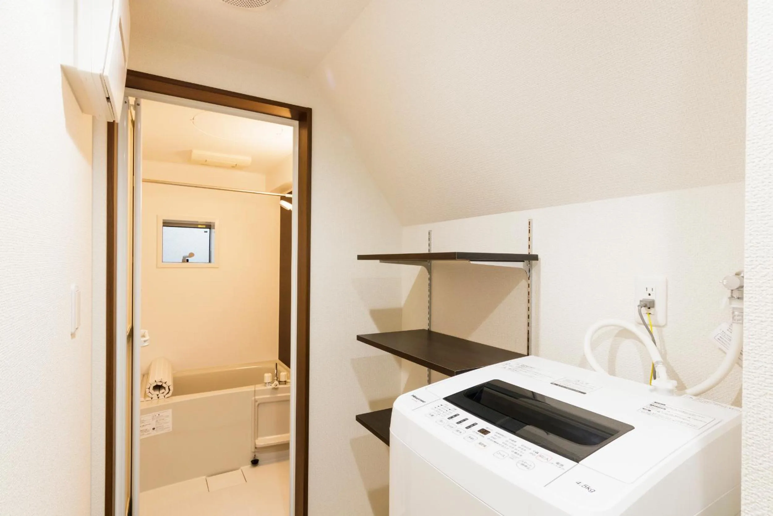 Crescent Moon Nakanoshimbashi