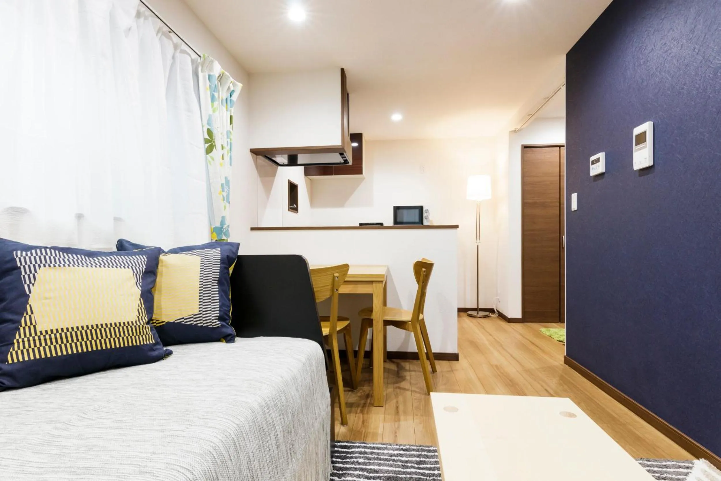 Bed in Crescent Moon Nakanoshimbashi