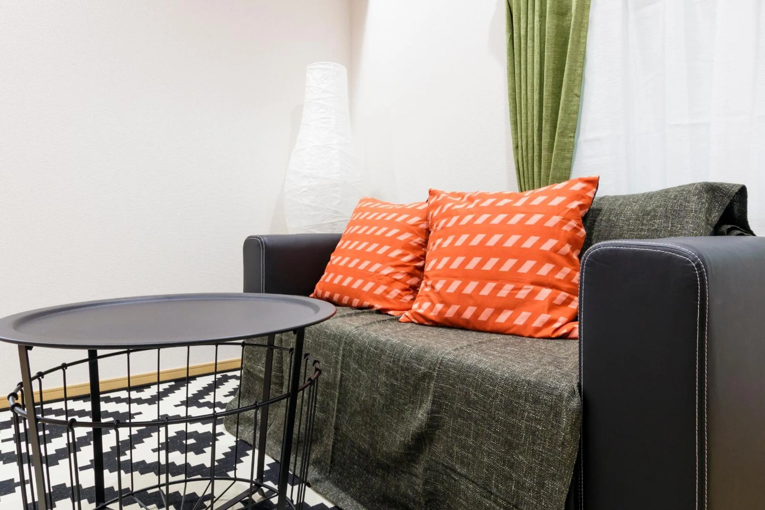 Crescent Moon Nakanoshimbashi