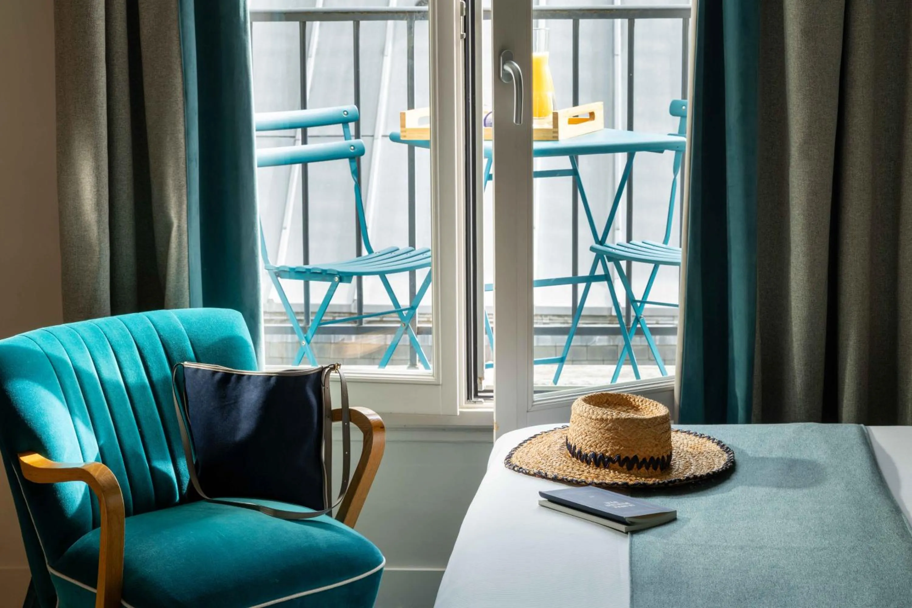 Bedroom in Lyric Hotel Paris Opera
