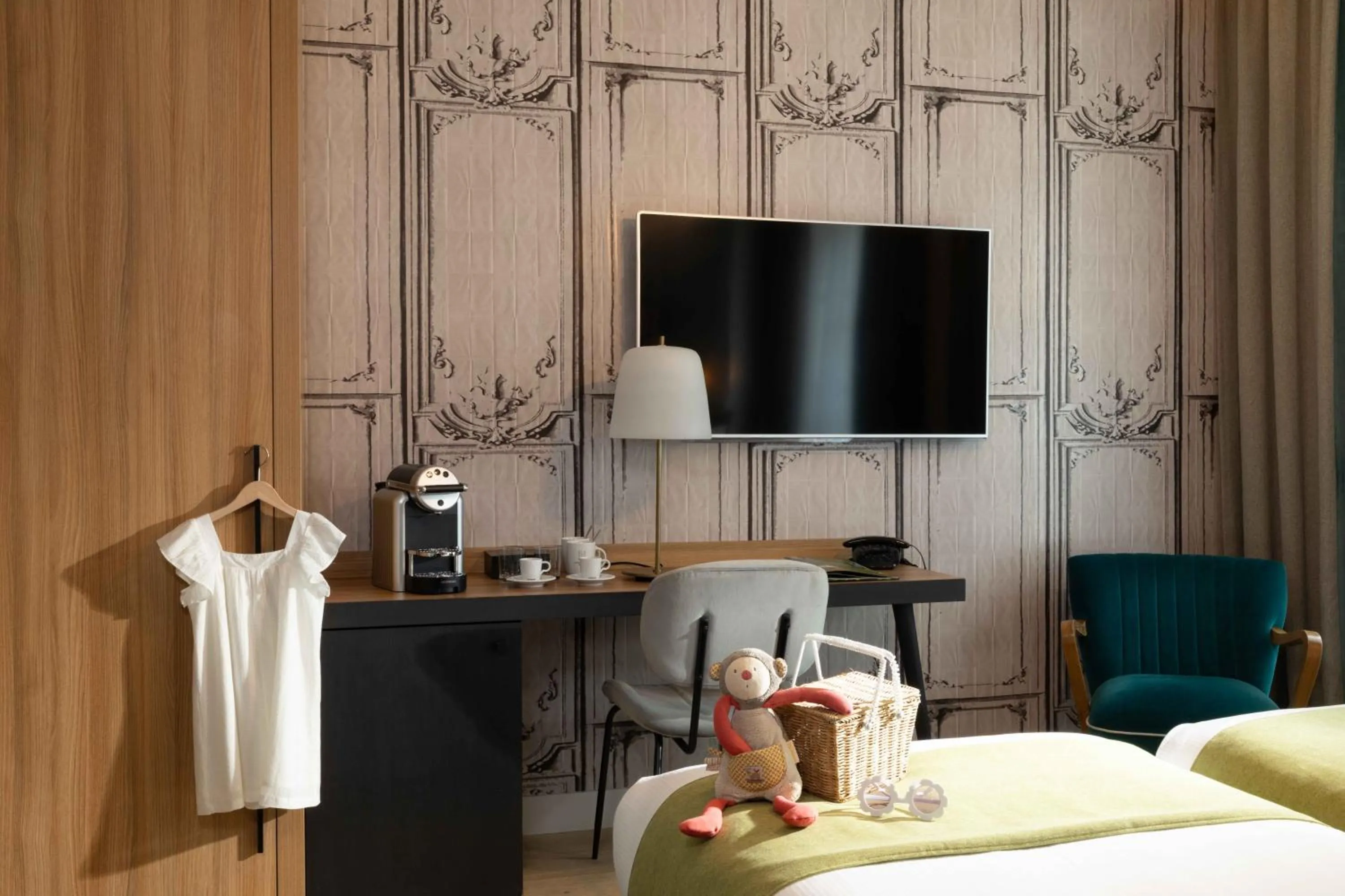 Bedroom, Bed in Lyric Hotel Paris Opera