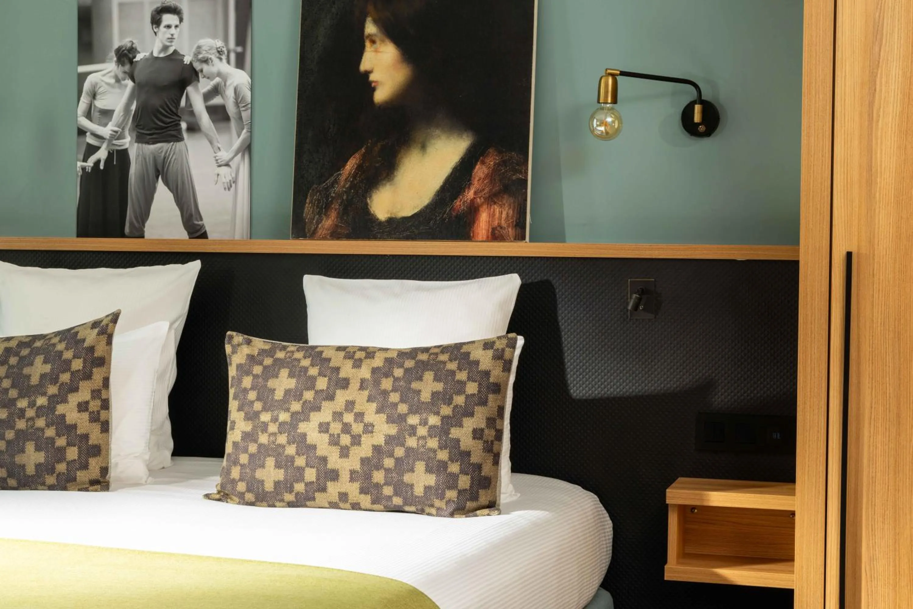 Bedroom, Bed in Lyric Hotel Paris Opera