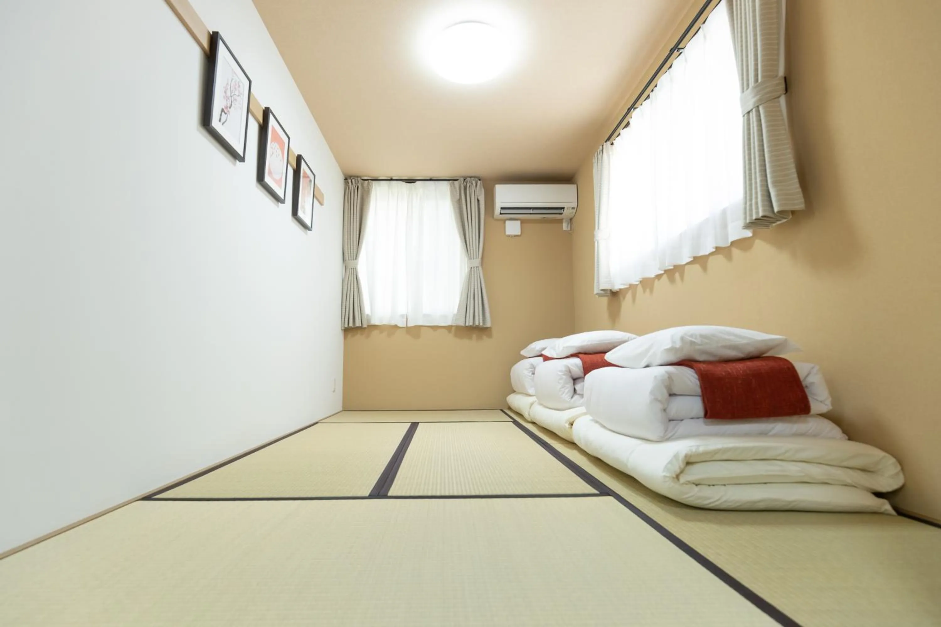 Bed in NAGAHORI HAIRU DOTONBORI CONDO