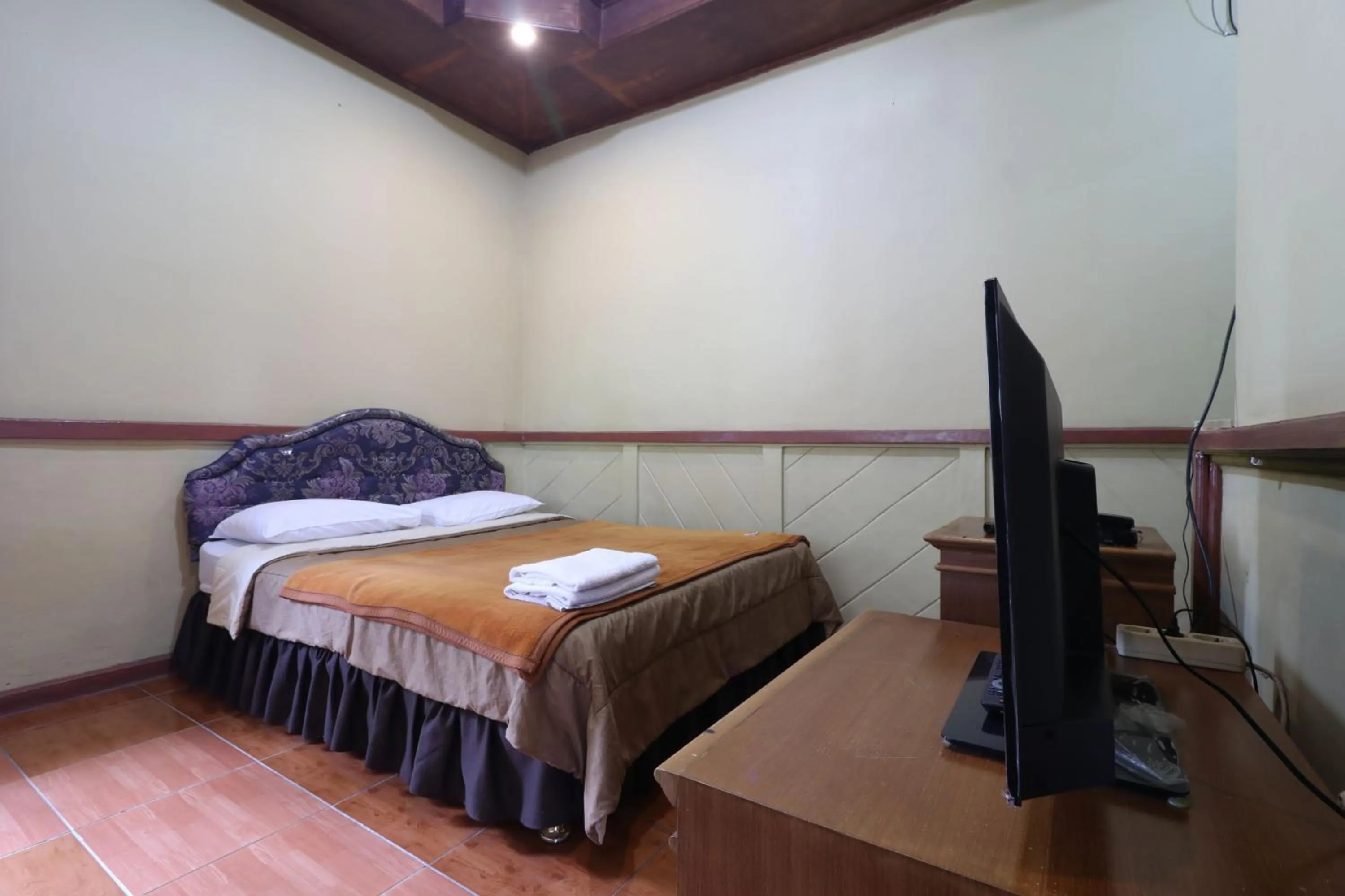 Bed in Kampung Pa'go Resort Hotel