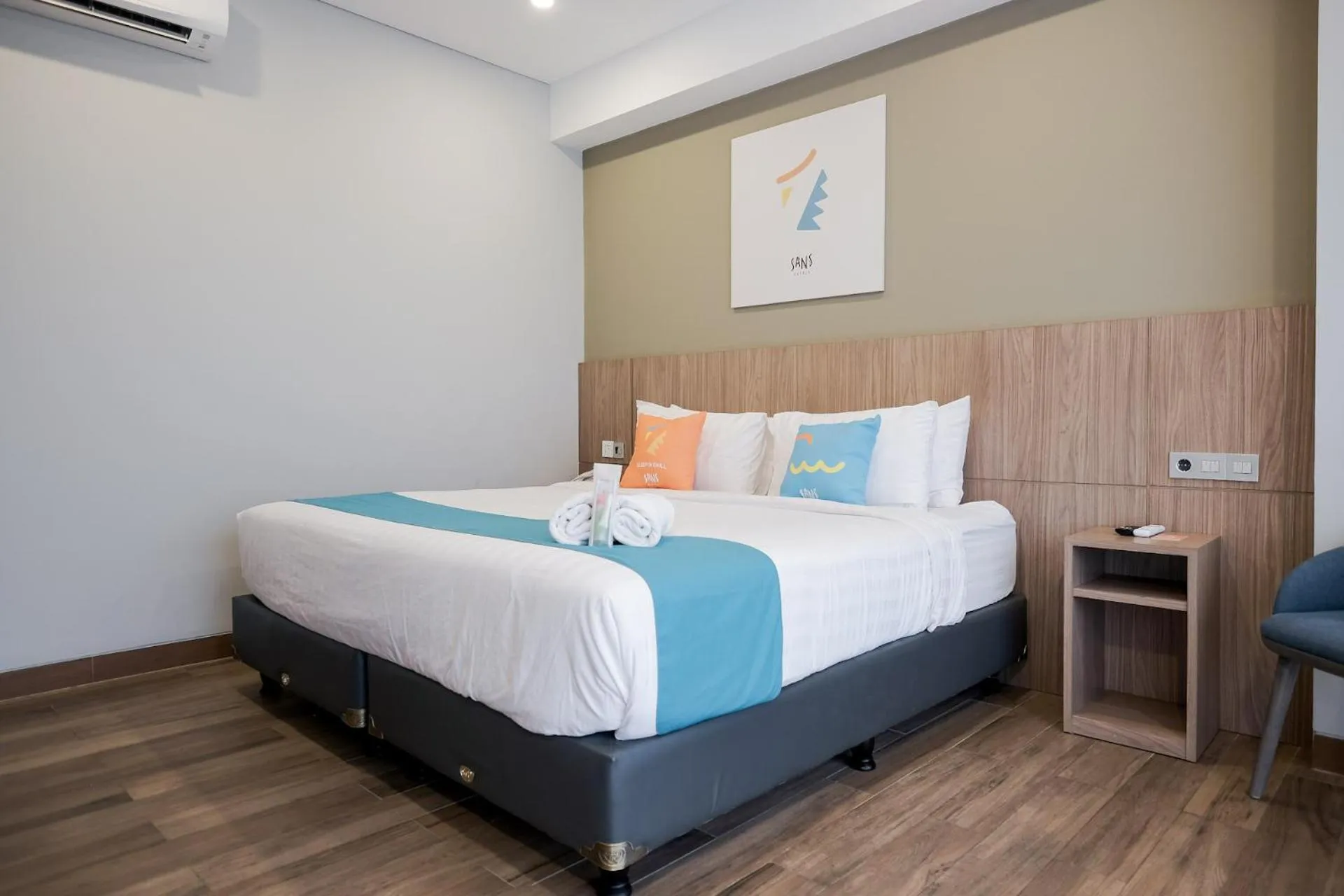 Bed in Sans Hotel Puri Indah Jakarta