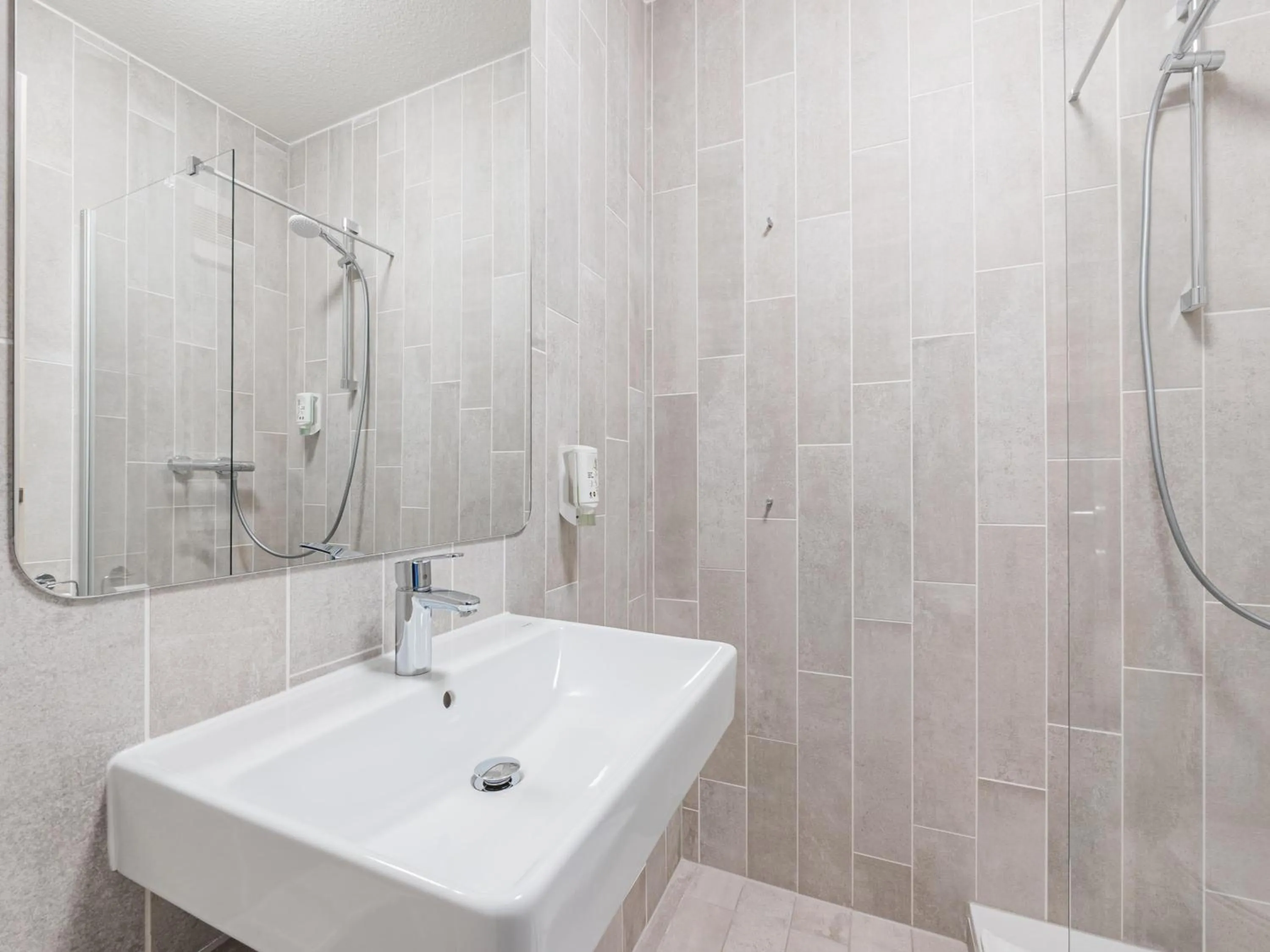 Shower in Best Western Hotel Rastatt
