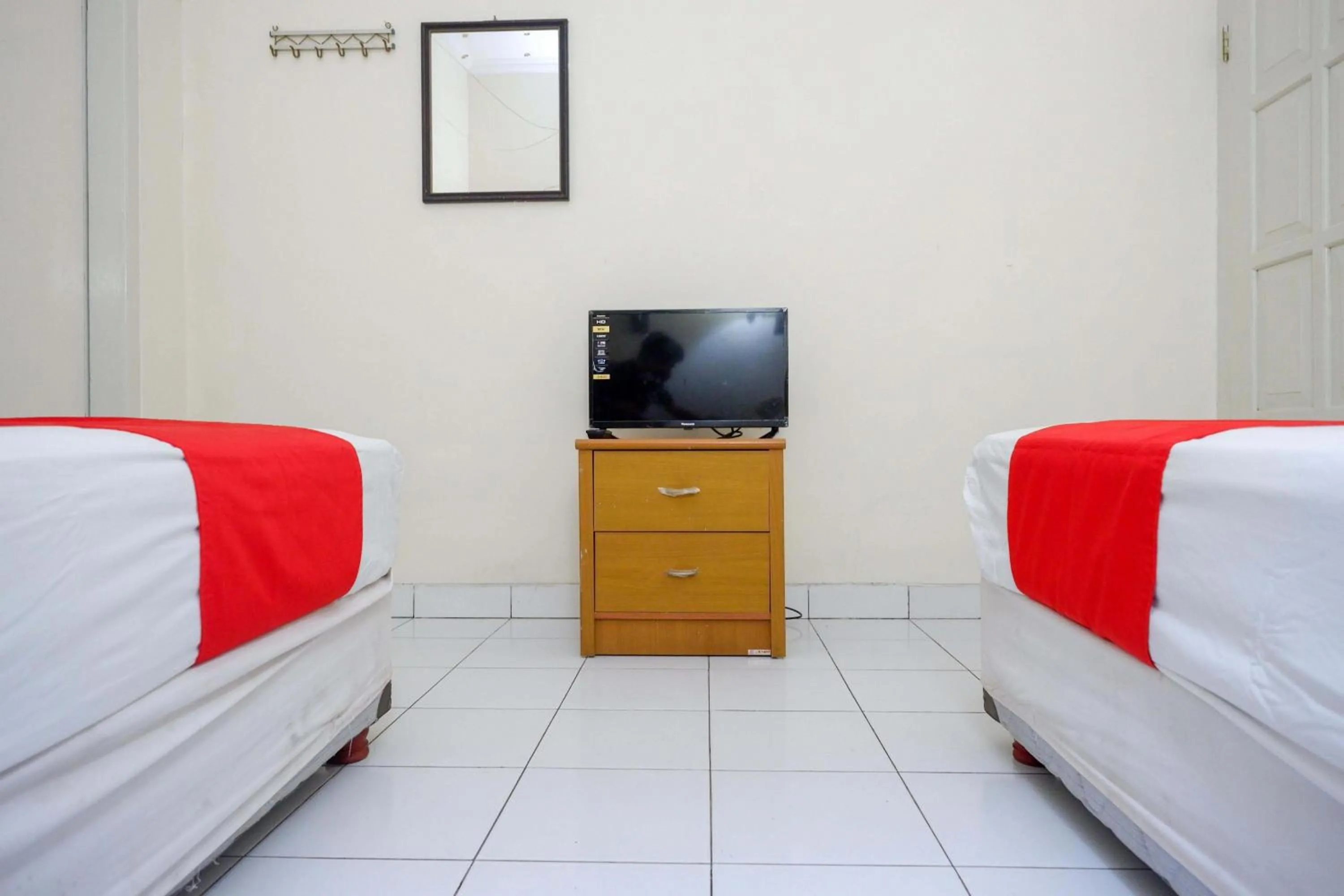 Bedroom, Bed in RedDoorz near Lokawisata Baturaden 2