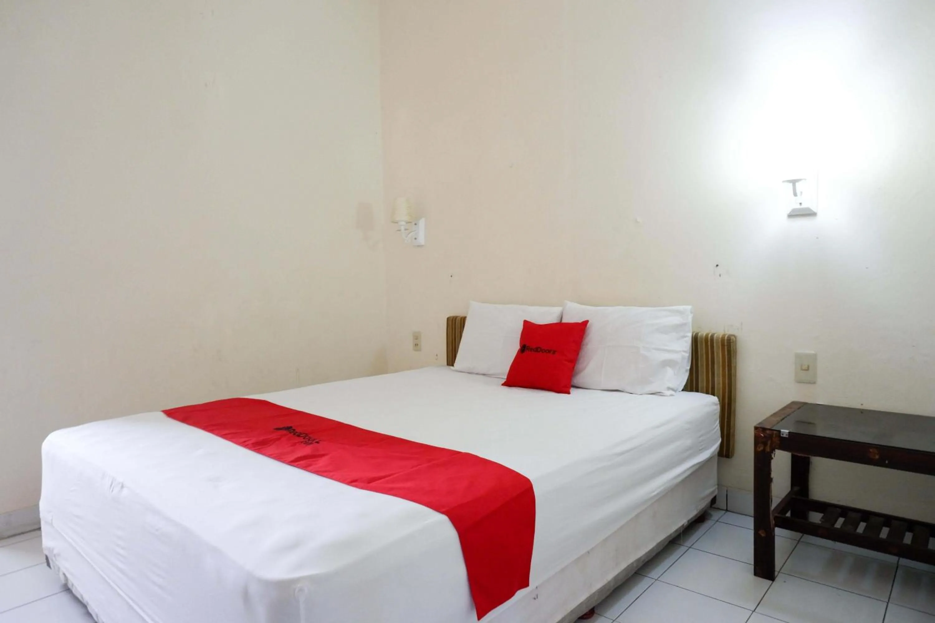 Bedroom, Bed in RedDoorz near Lokawisata Baturaden 2