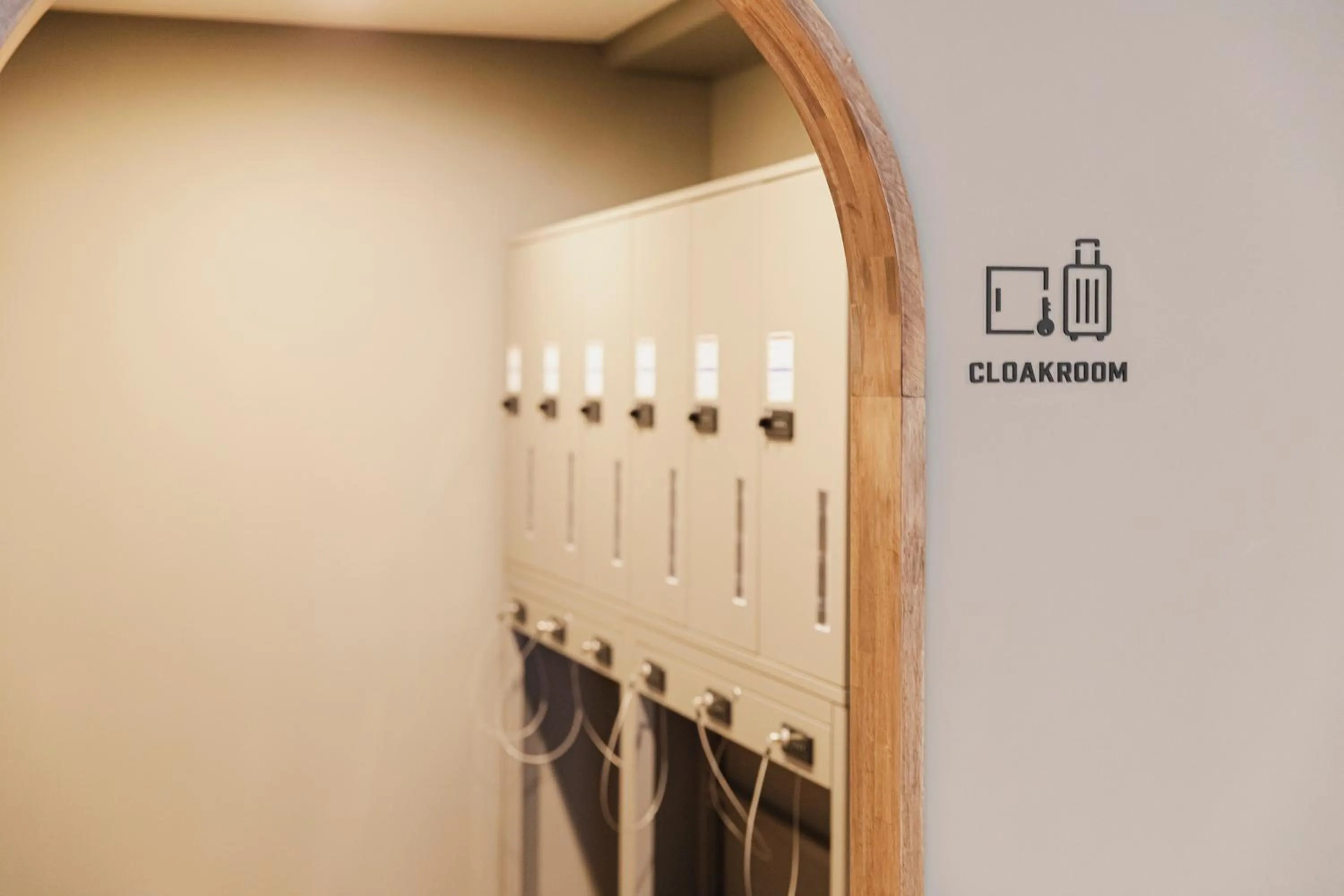 microwave in Hotel Arthur KITAHAMA BASE