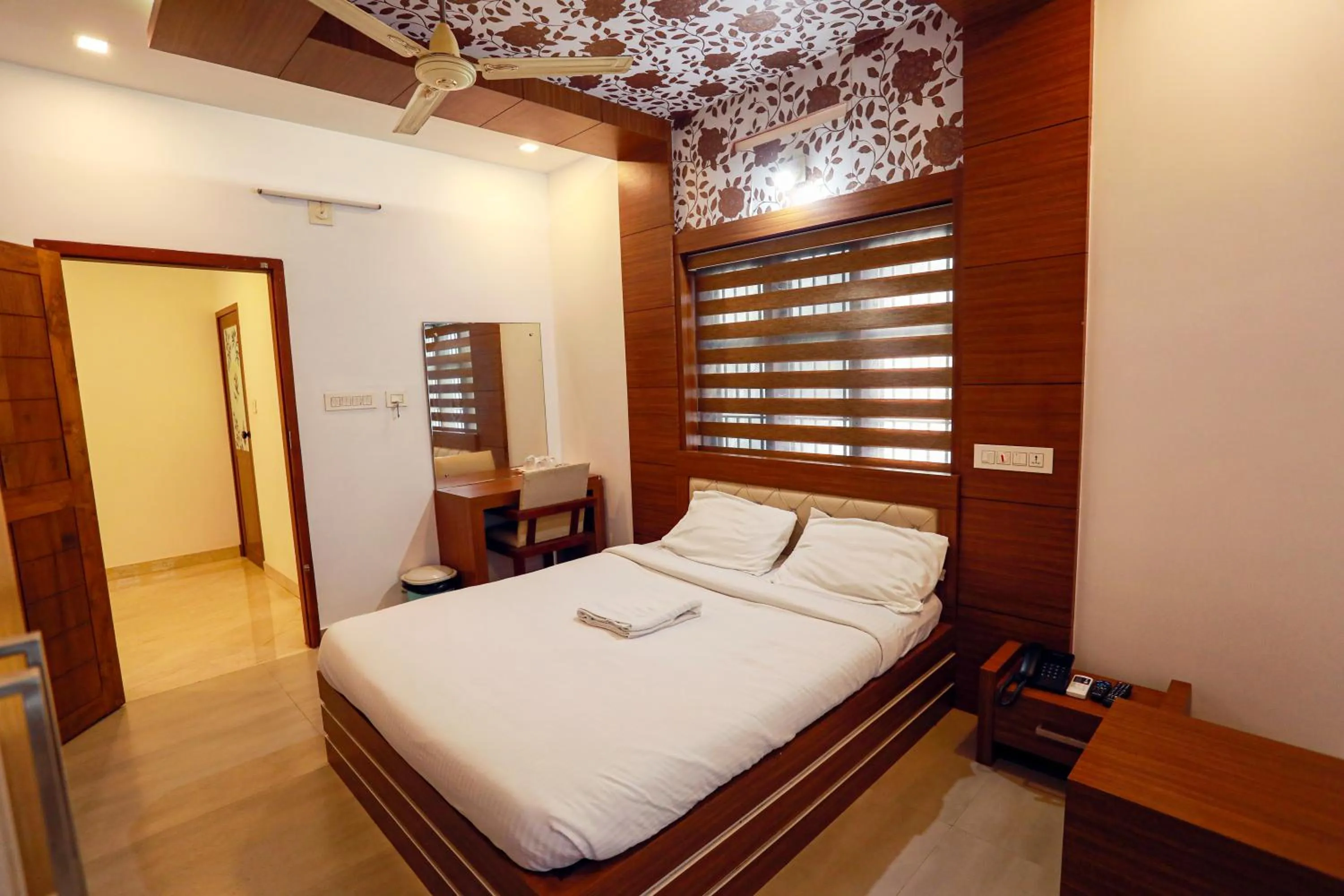 Bedroom, Bed in Gateway Airport Hotel