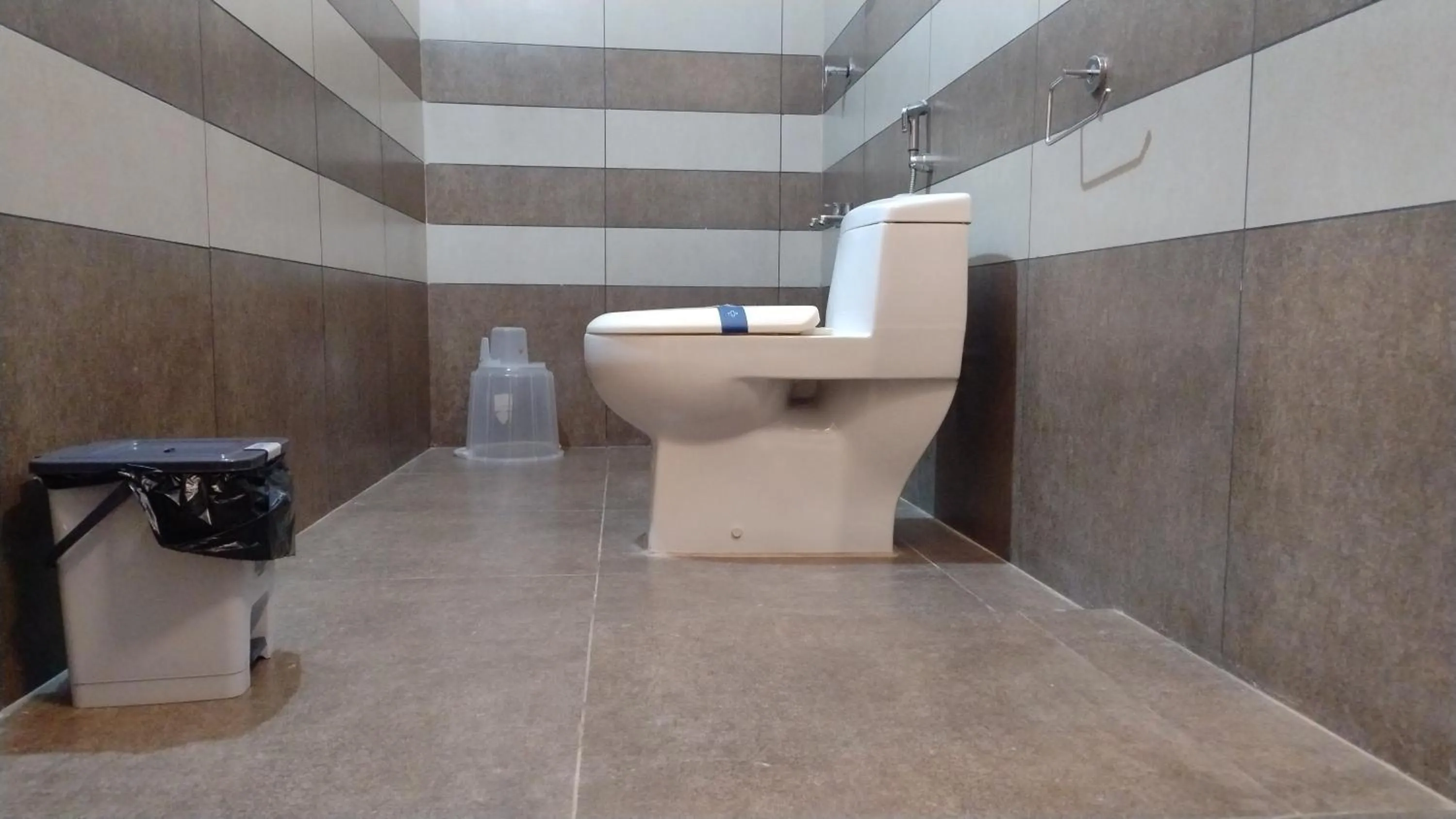 Toilet in Gateway Airport Hotel