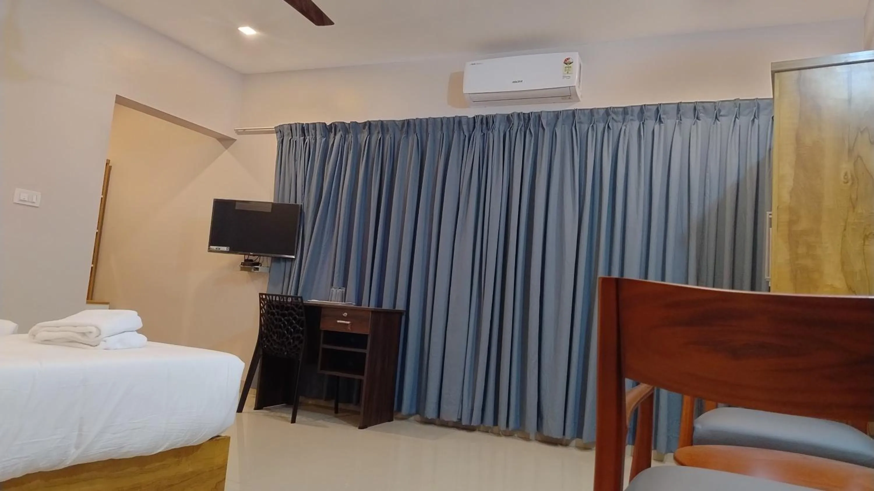 Bed in Gateway Airport Hotel