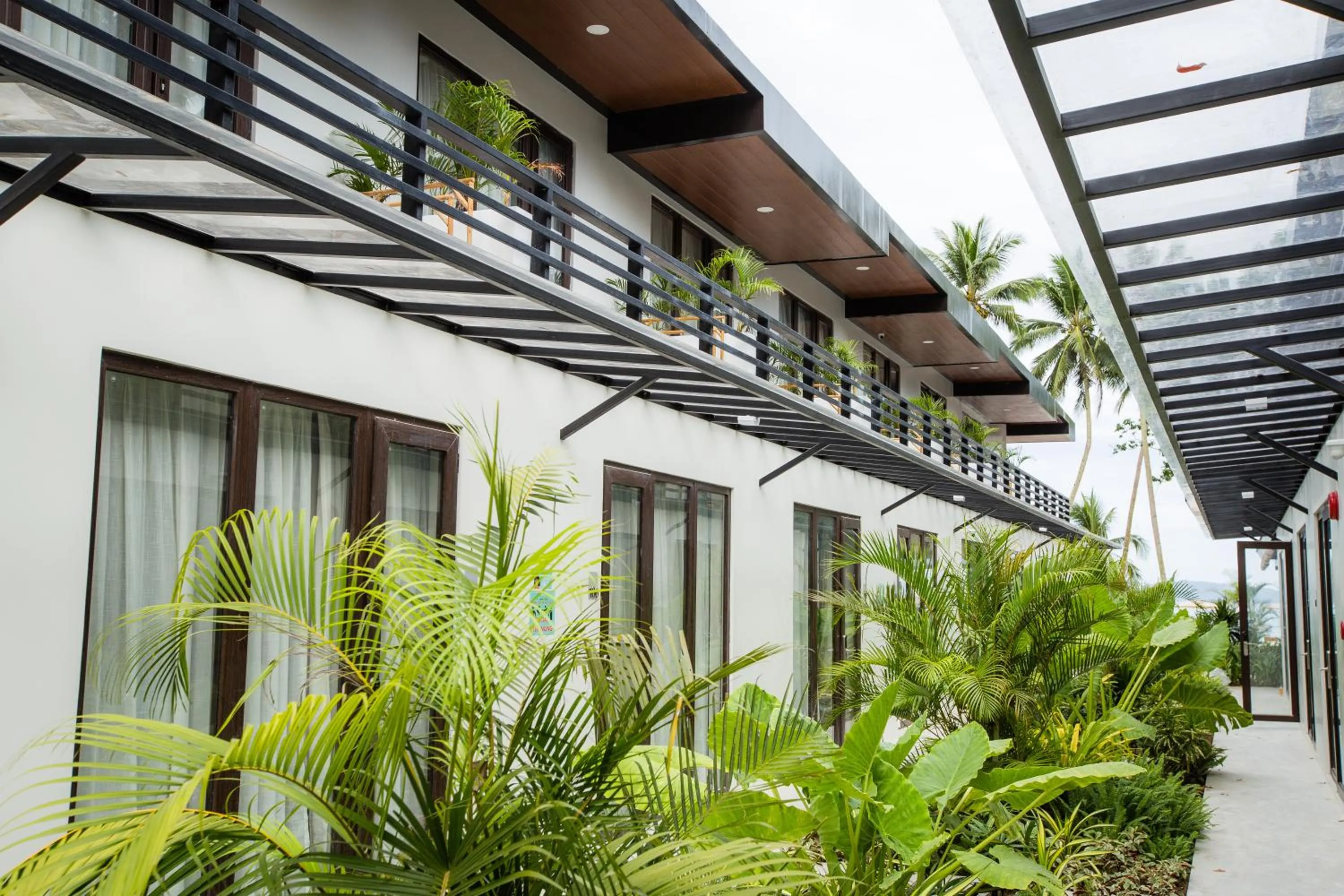 Holiday Suites Port Barton